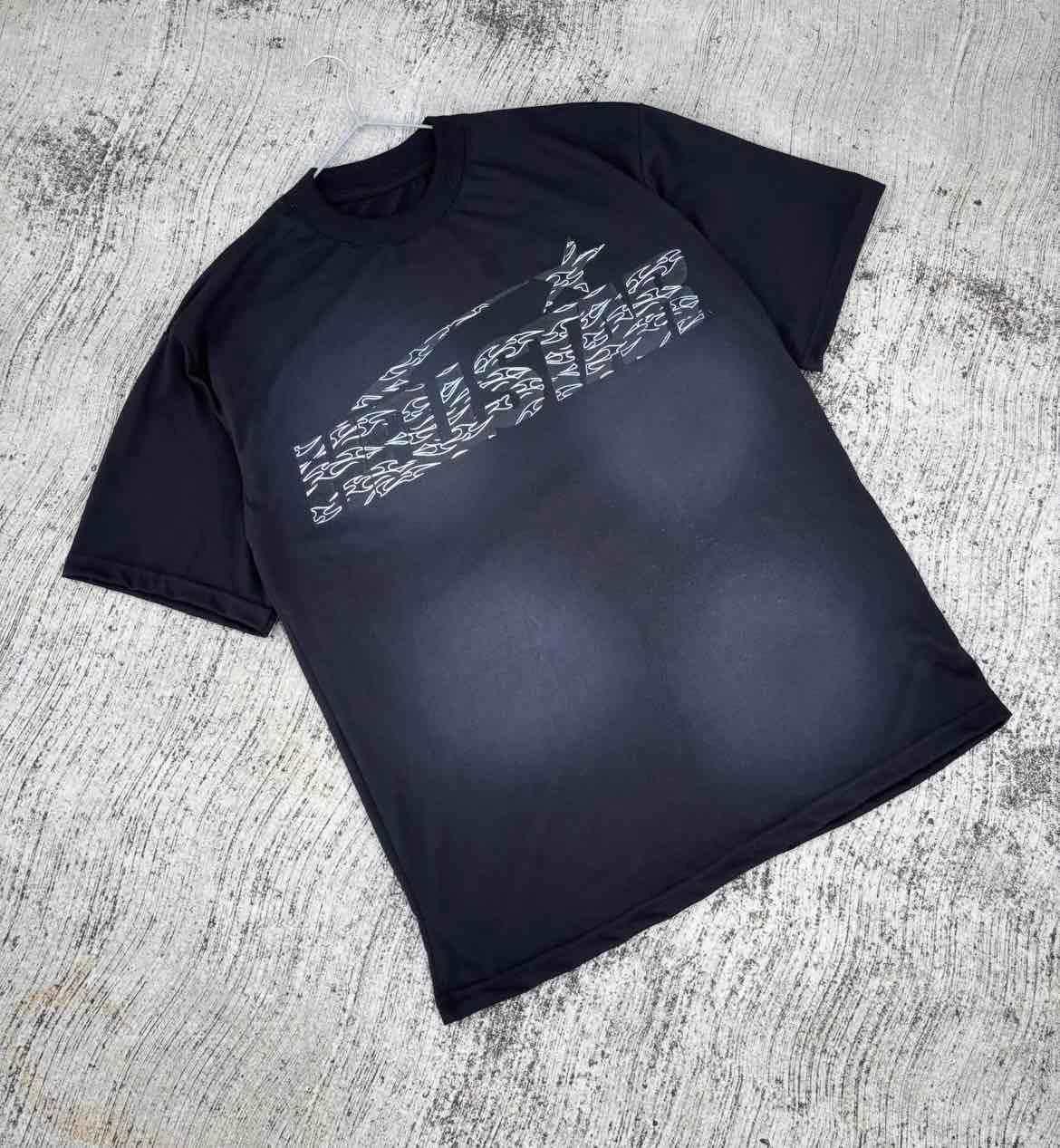Camisa negra manga corta con estampado, foto 1 de 1