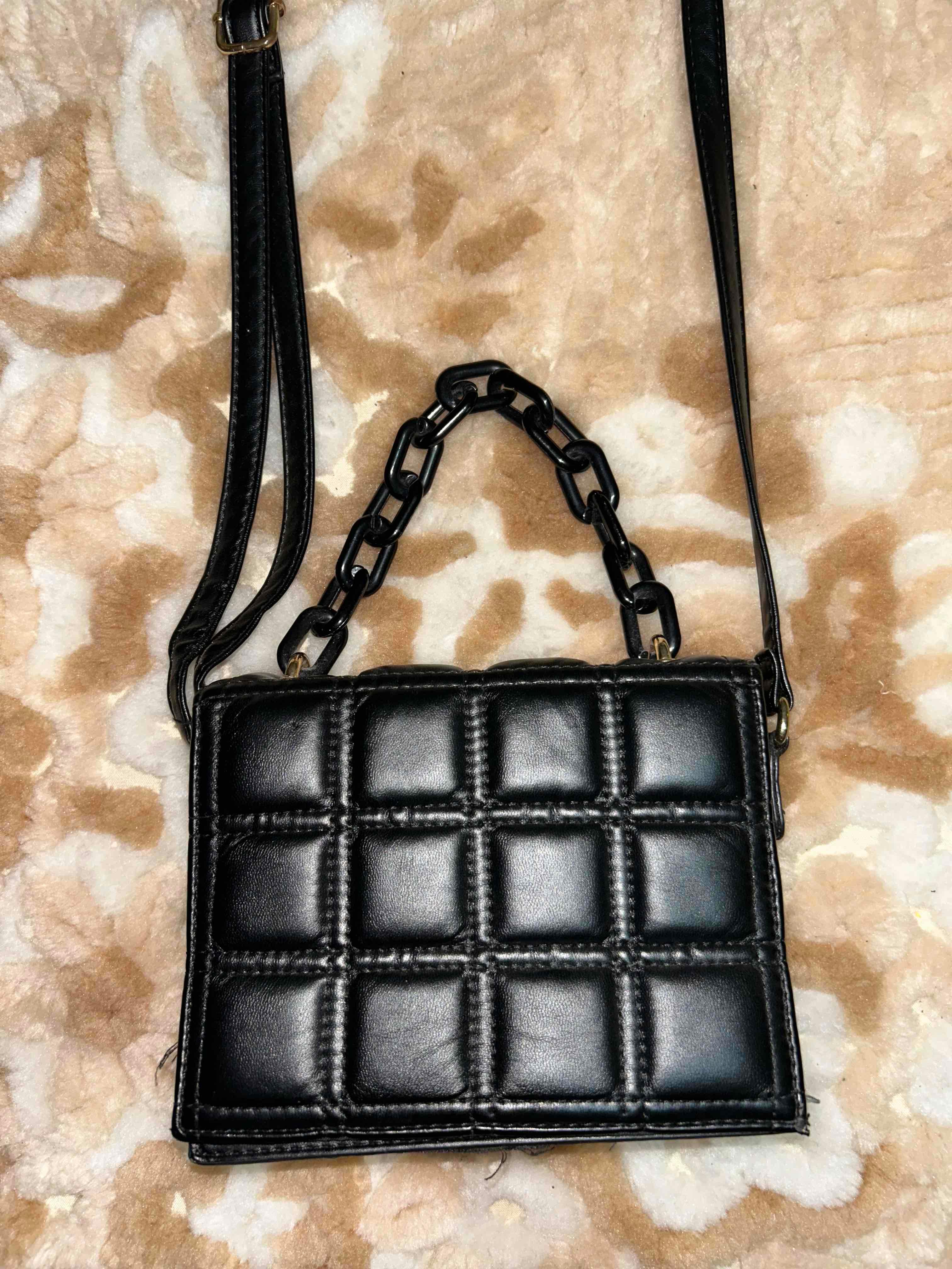 cartera negra marca LD, foto 3 de 3