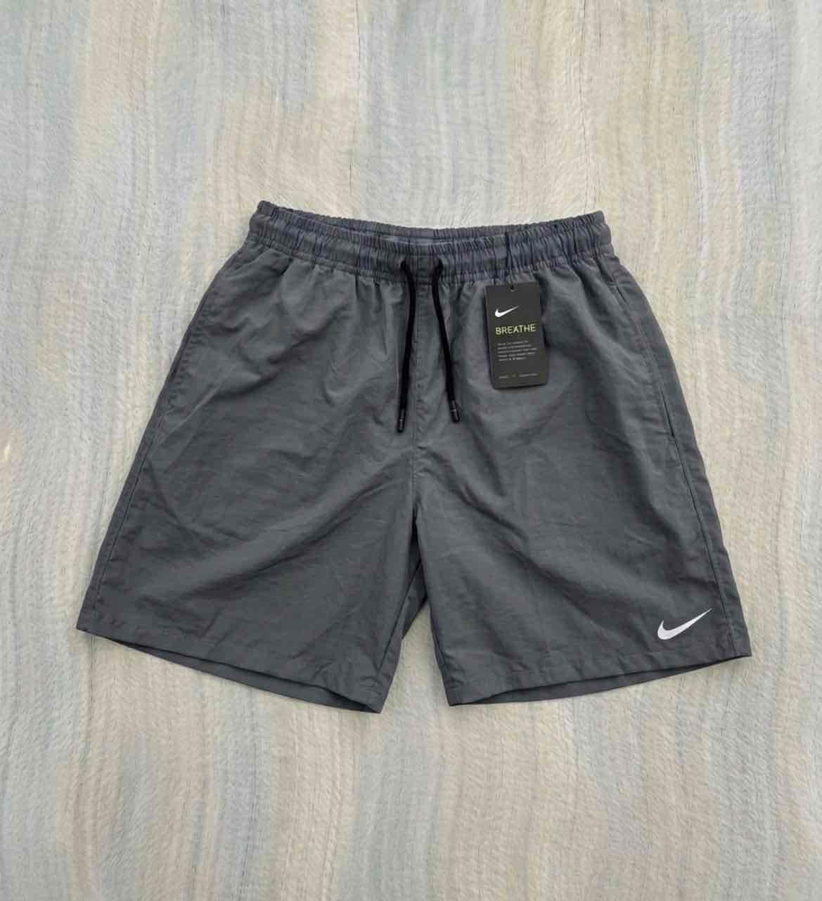 Short deportivo Nike gris con etiqueta, foto 1 de 1