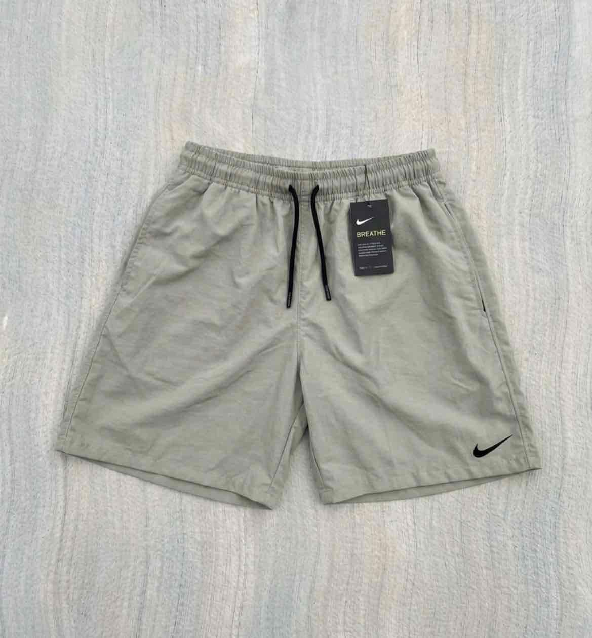 Short deportivo Nike gris con etiqueta, foto 1 de 1