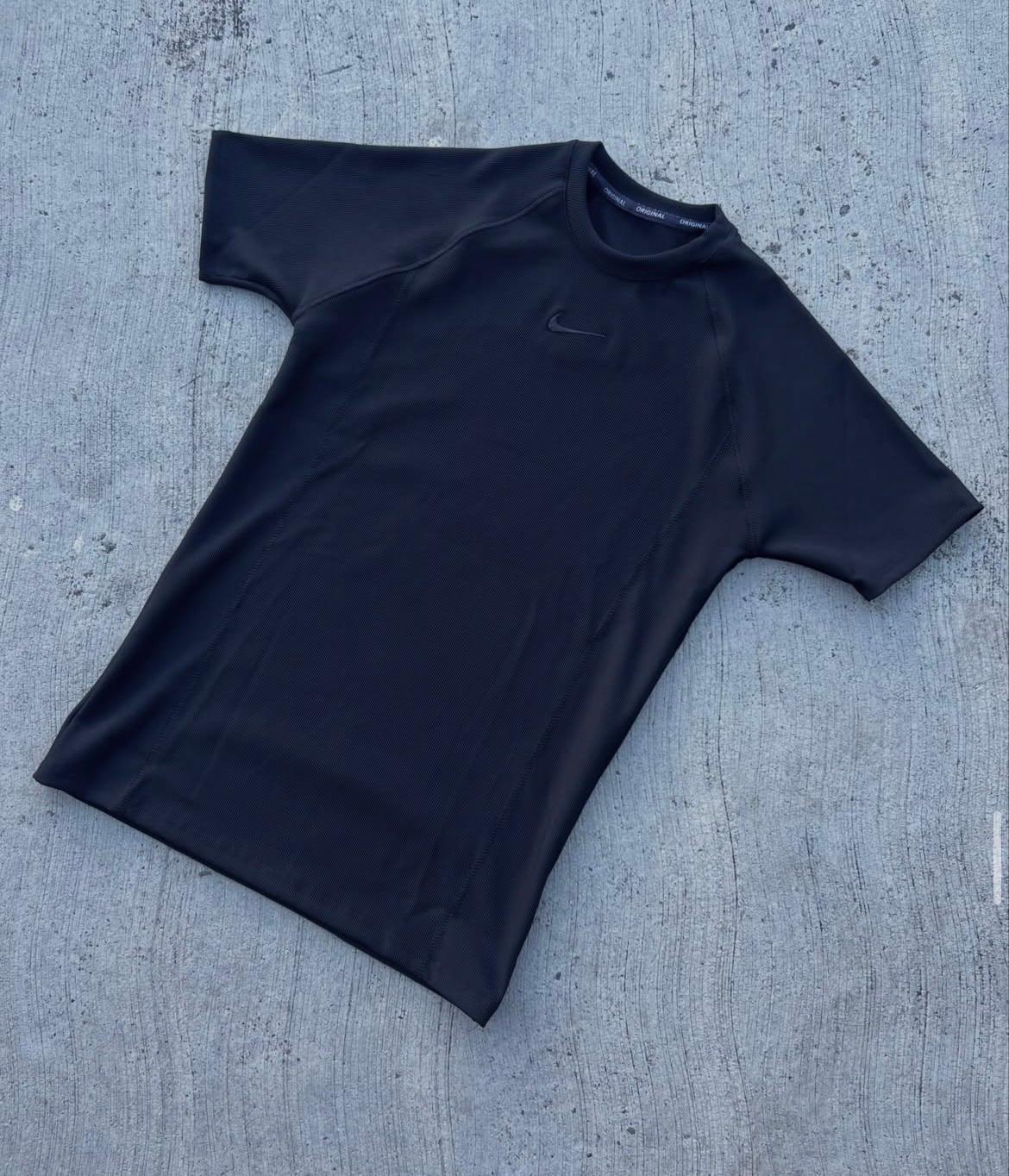 Camisa deportiva Nike negra, foto 1 de 1