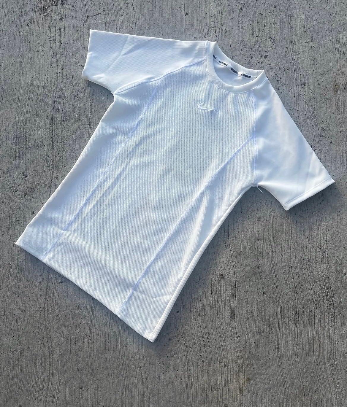 Camisa deportiva Nike blanca, foto 1 de 1