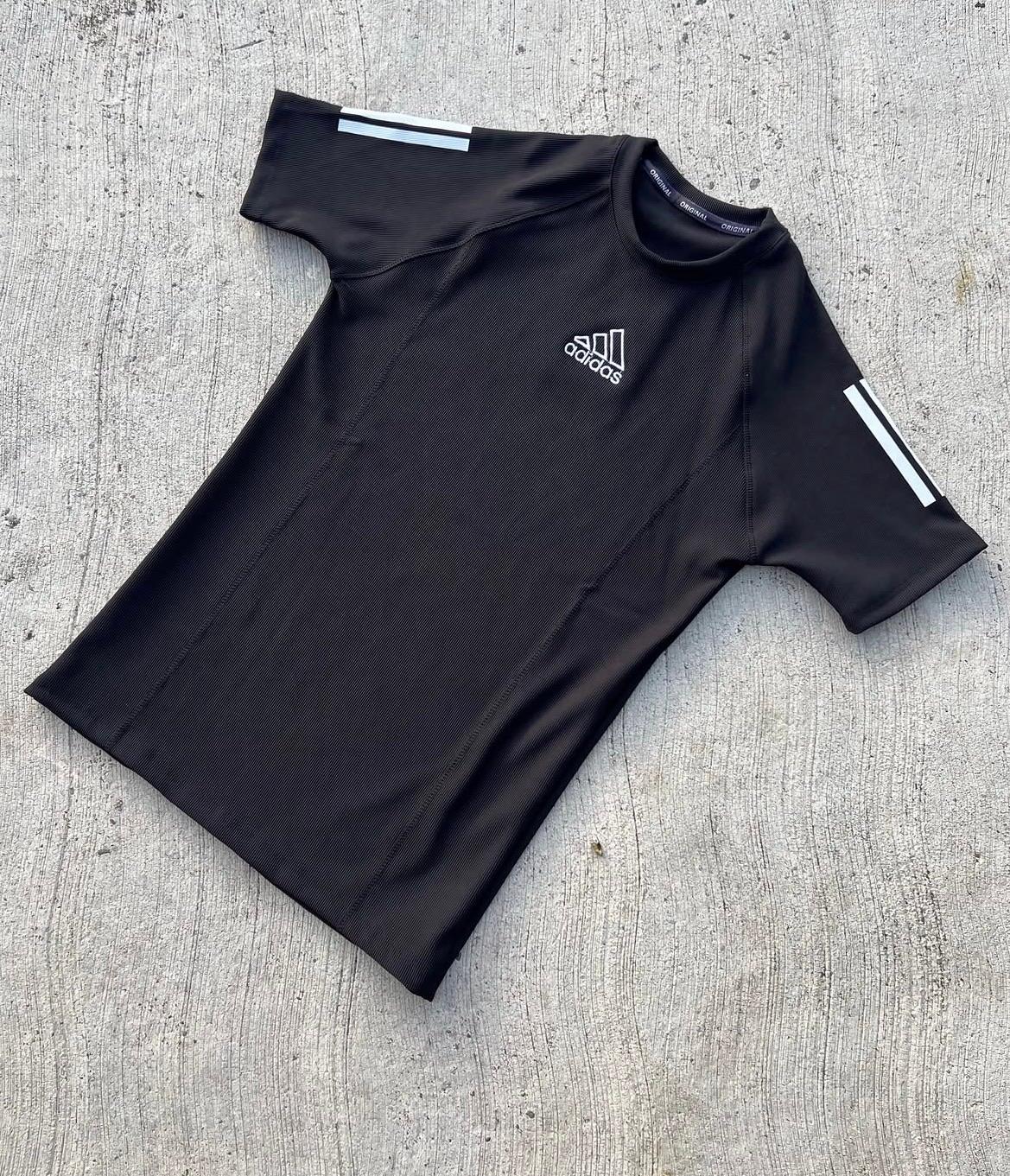 Camisa deportiva Adidas negra para hombre, foto 1 de 1