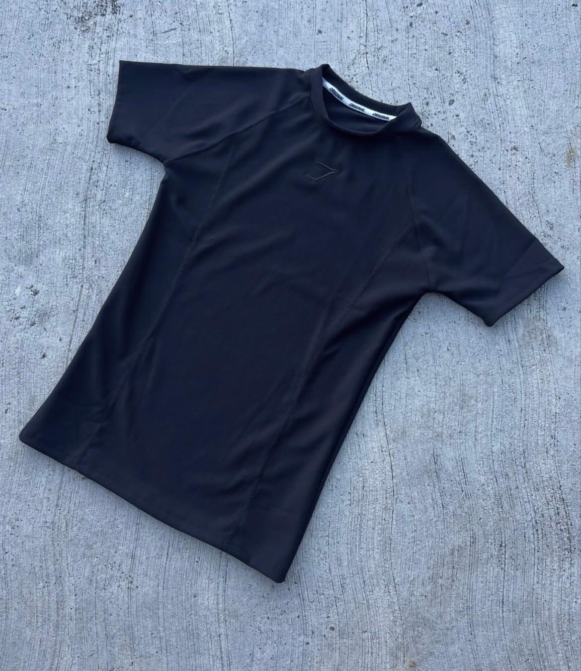 Camisa deportiva negra de manga corta, foto 1 de 1
