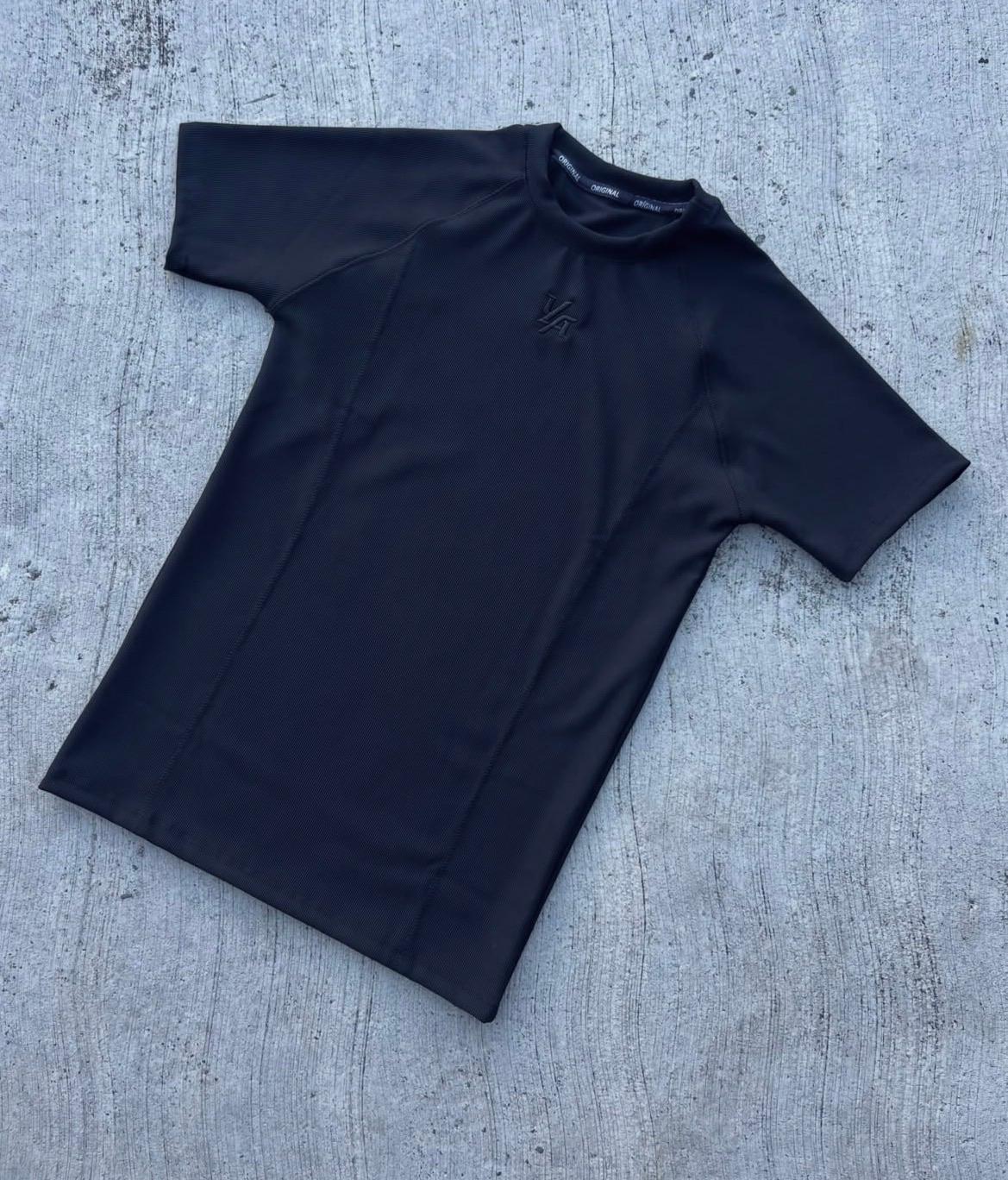 Camisa deportiva negra de manga corta, foto 1 de 1