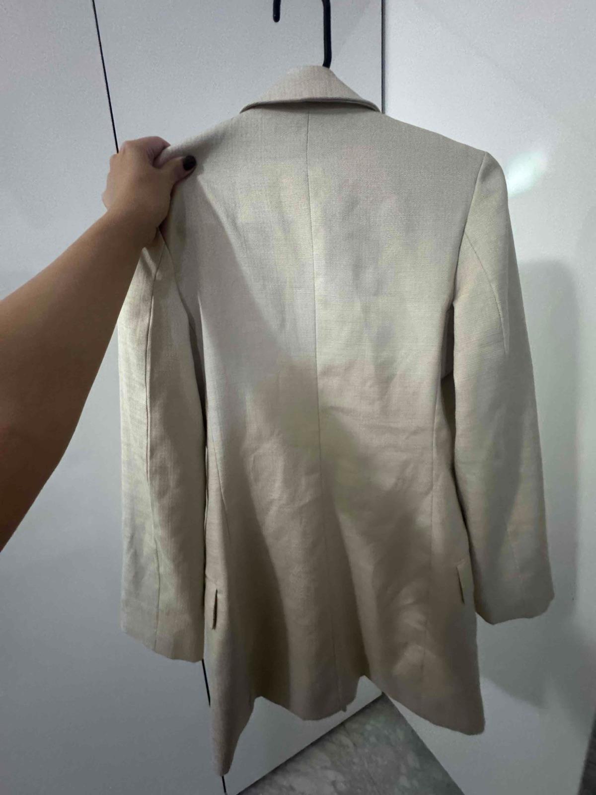 Blazer formal color beige de mujer, foto 2 de 2