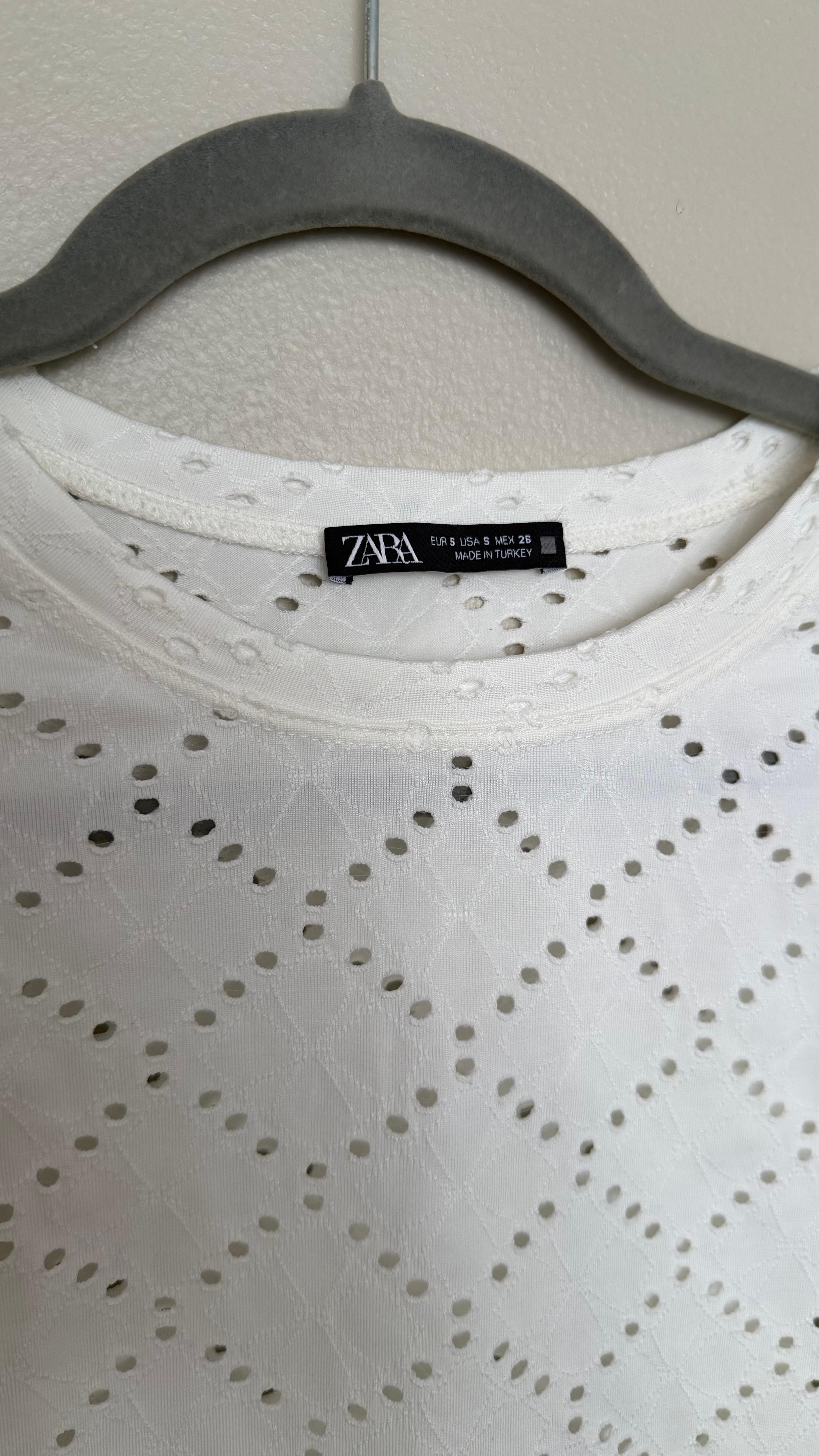Franela detalle huecos Zara, foto 2 de 3