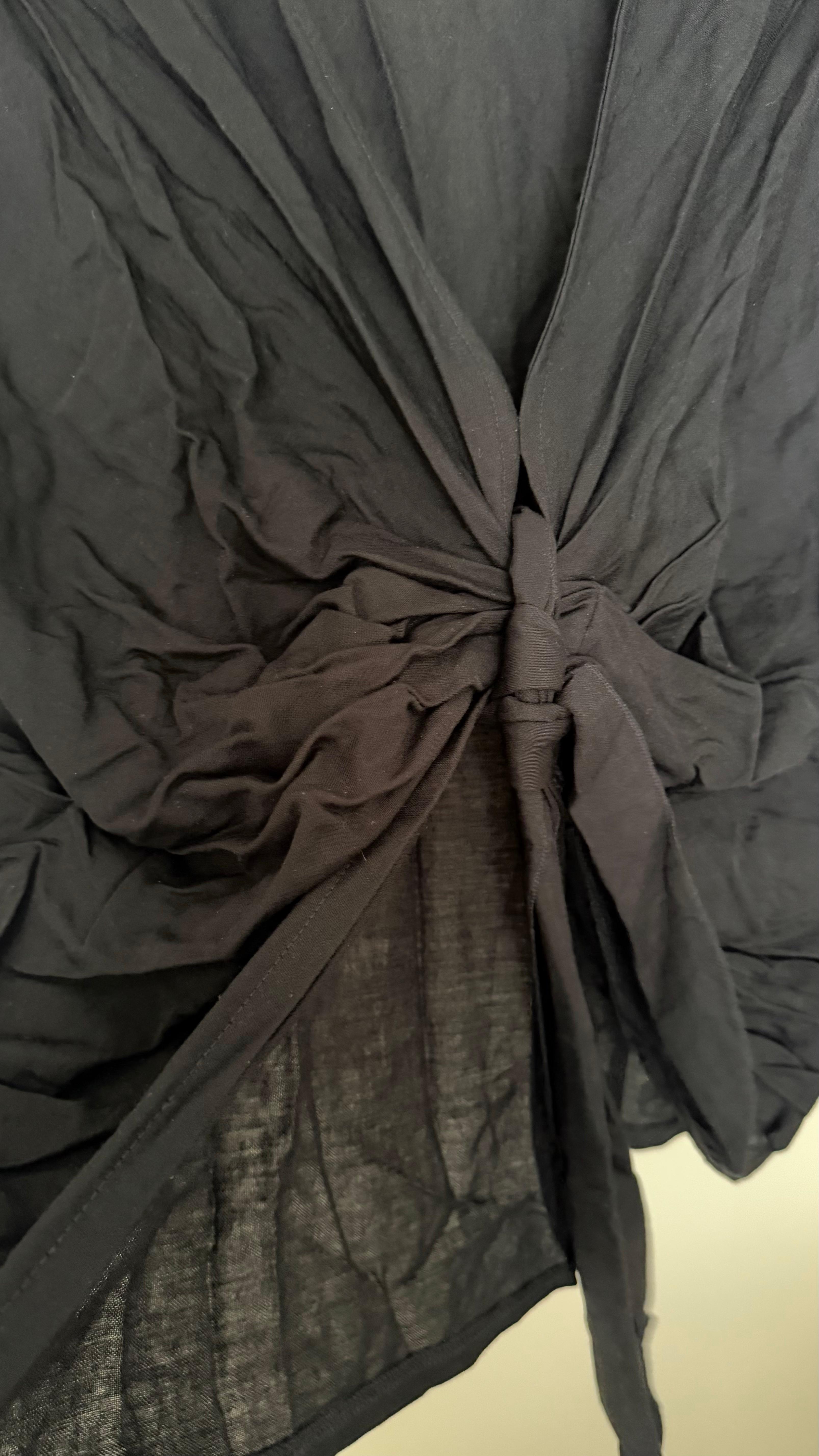 Camisa con detalle de nudo, foto 2 de 3