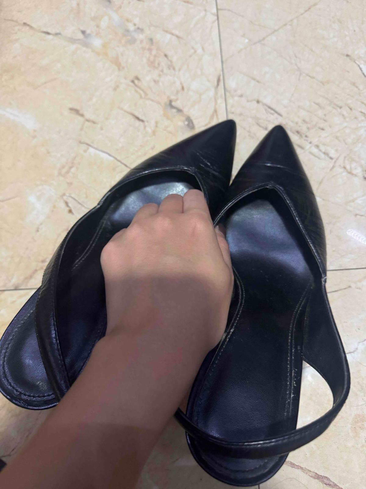 Zapatos de tacón alto negros Michael Kors, foto 3 de 4