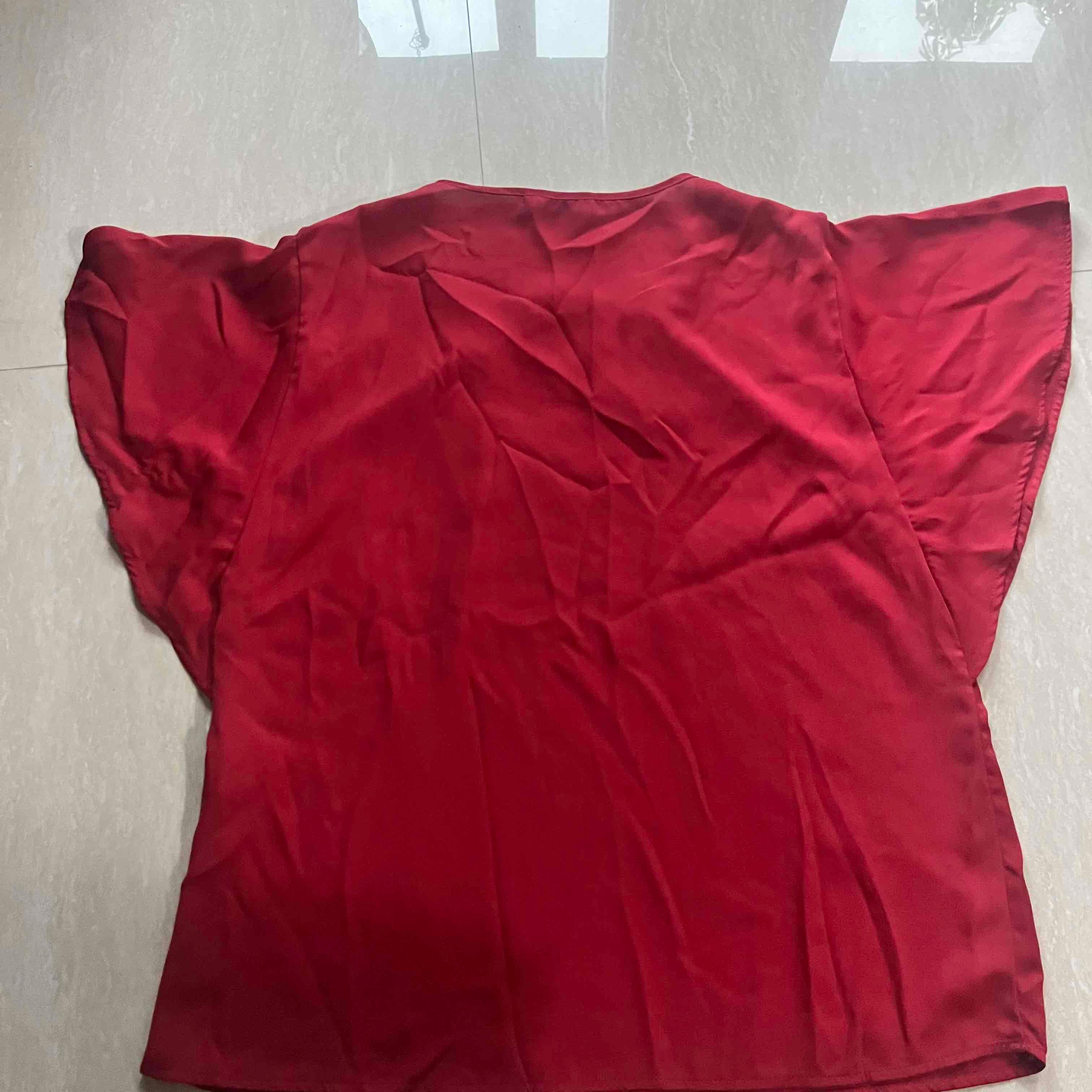 Blusa Roja de seda, foto 5 de 5