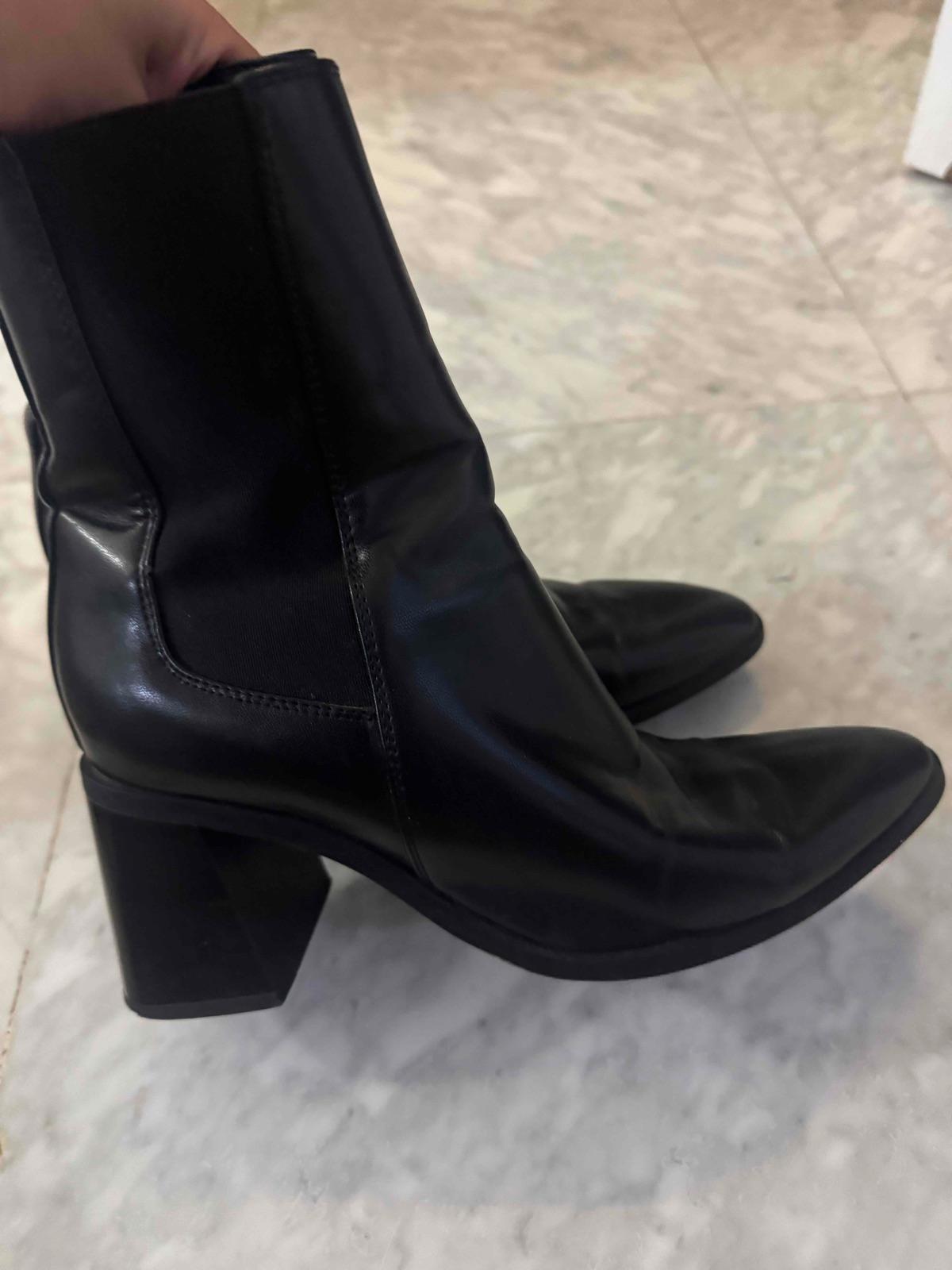 Botas de tacón negro para mujer, foto 2 de 4