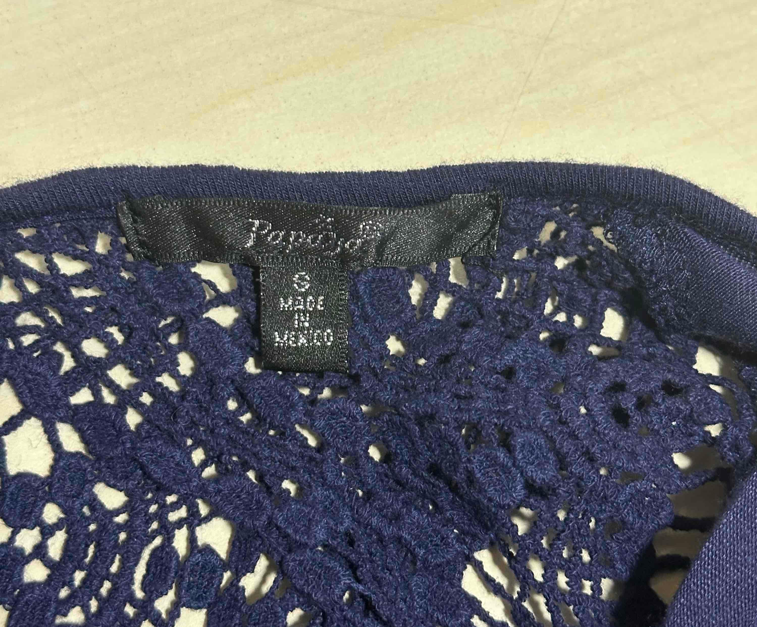 Camisa azul marino con escote atrás, foto 4 de 4