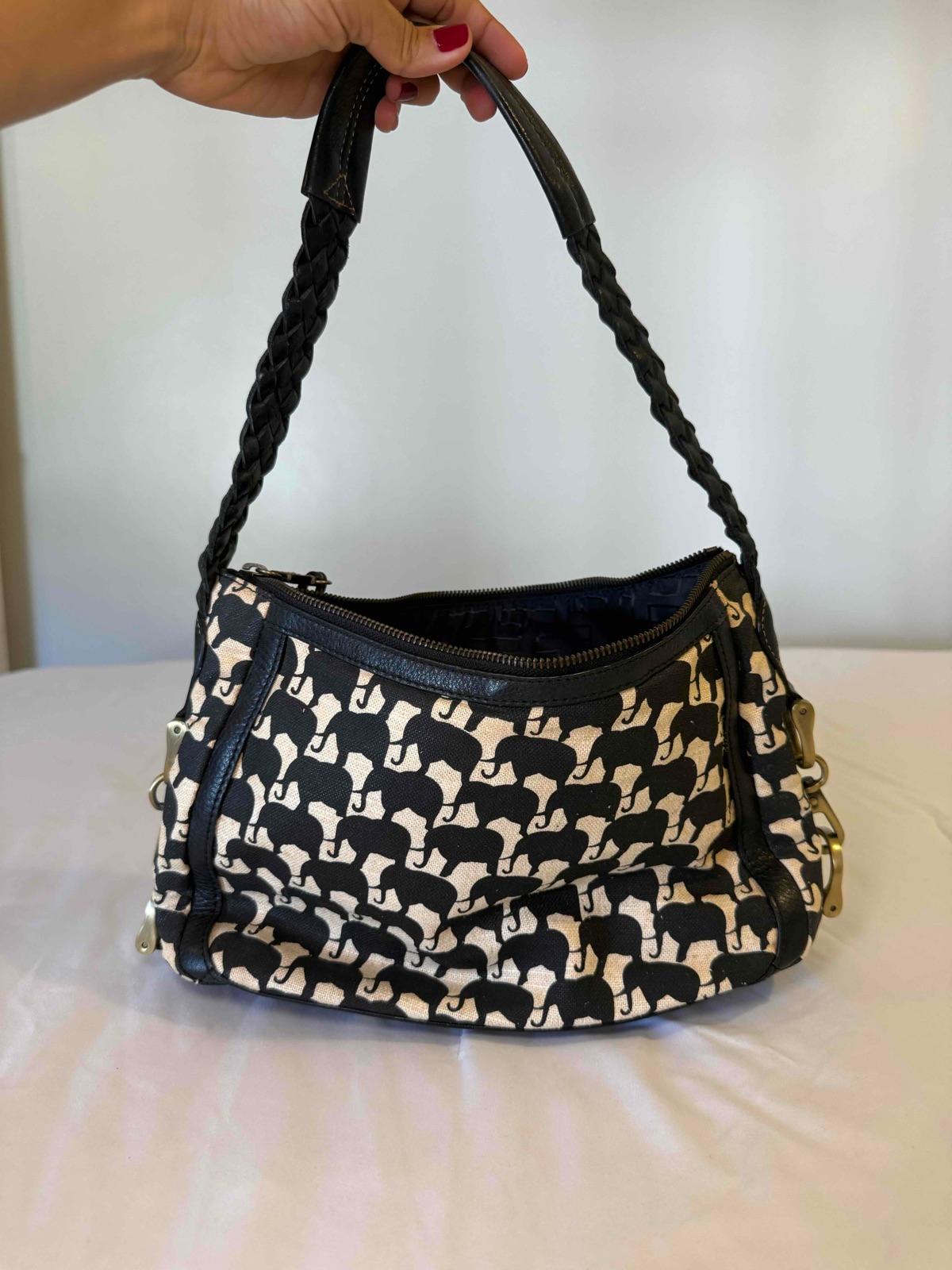 Cartera Tommy Hilfiger de lona y cuero negro con estampado, foto 2 de 4
