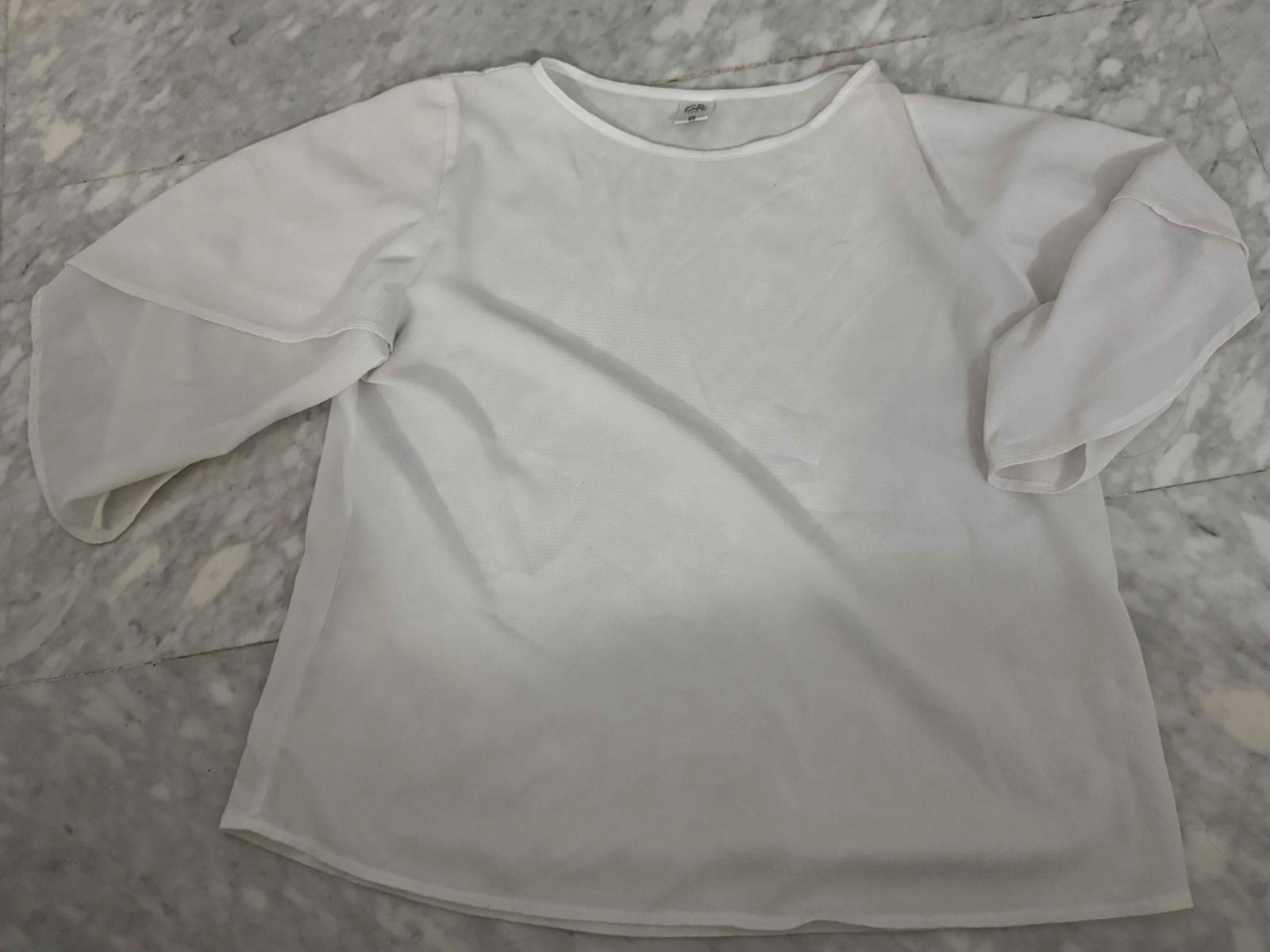 Blusa blanca de manga corta, foto 1 de 1