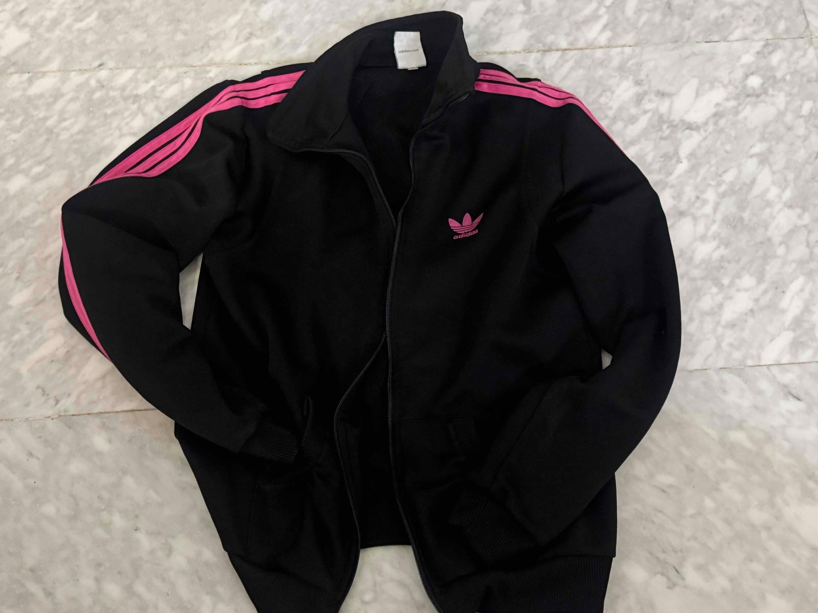 Chaqueta deportiva Adidas negra y rosada, foto 1 de 3