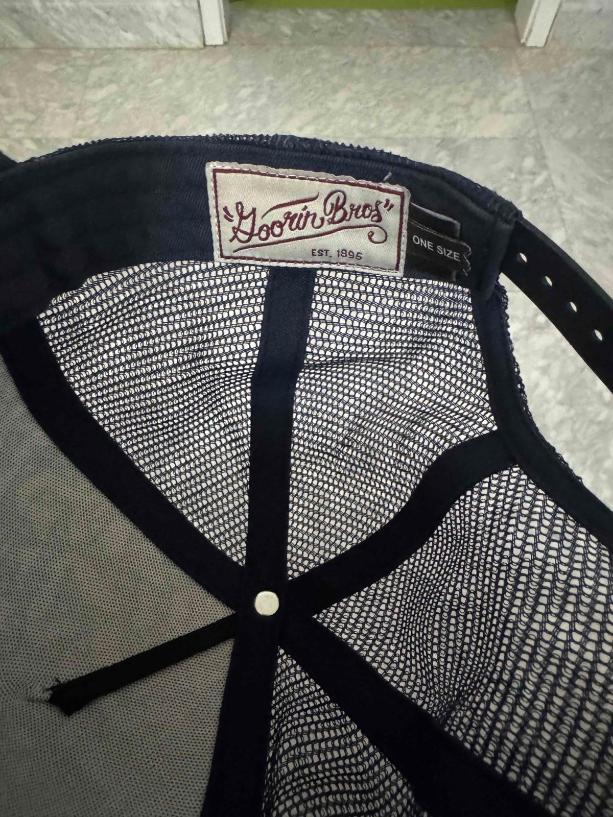 Gorra azul con diseño de flamenco, foto 2 de 2