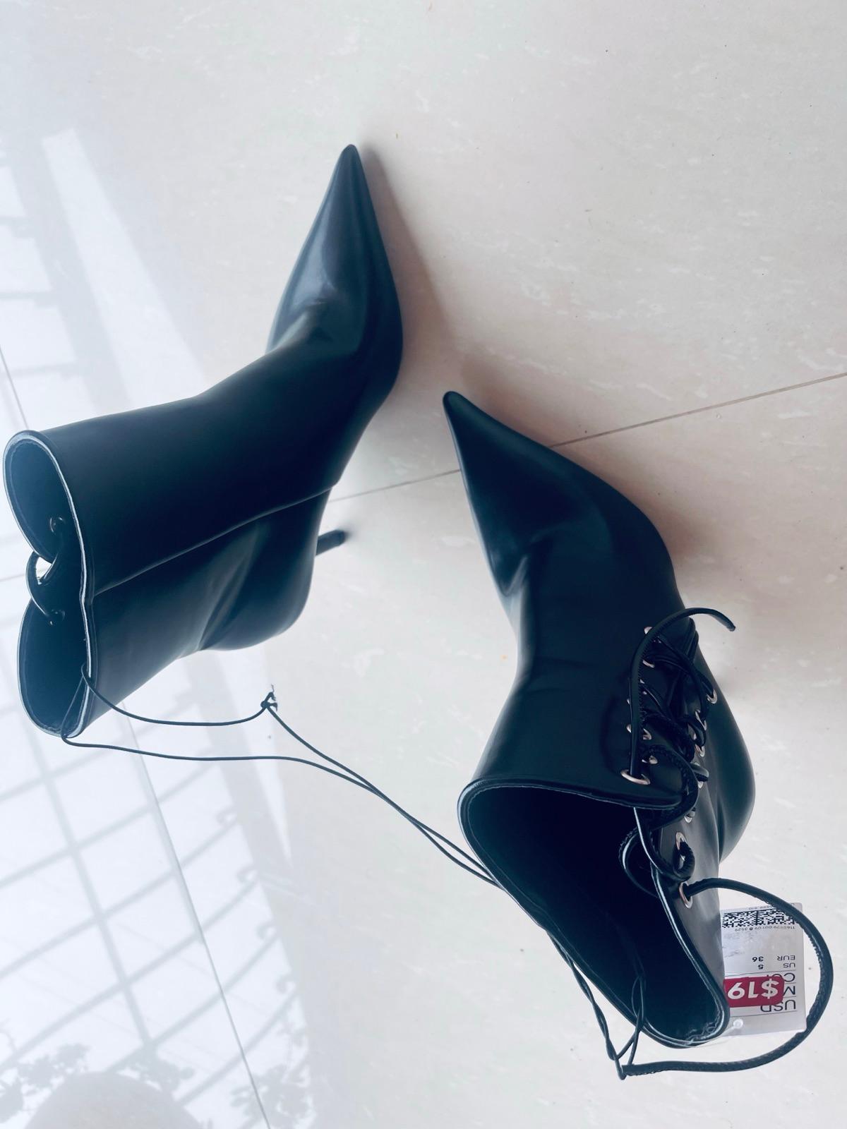 Botines de tacón alto negros con trenzas, foto 2 de 2