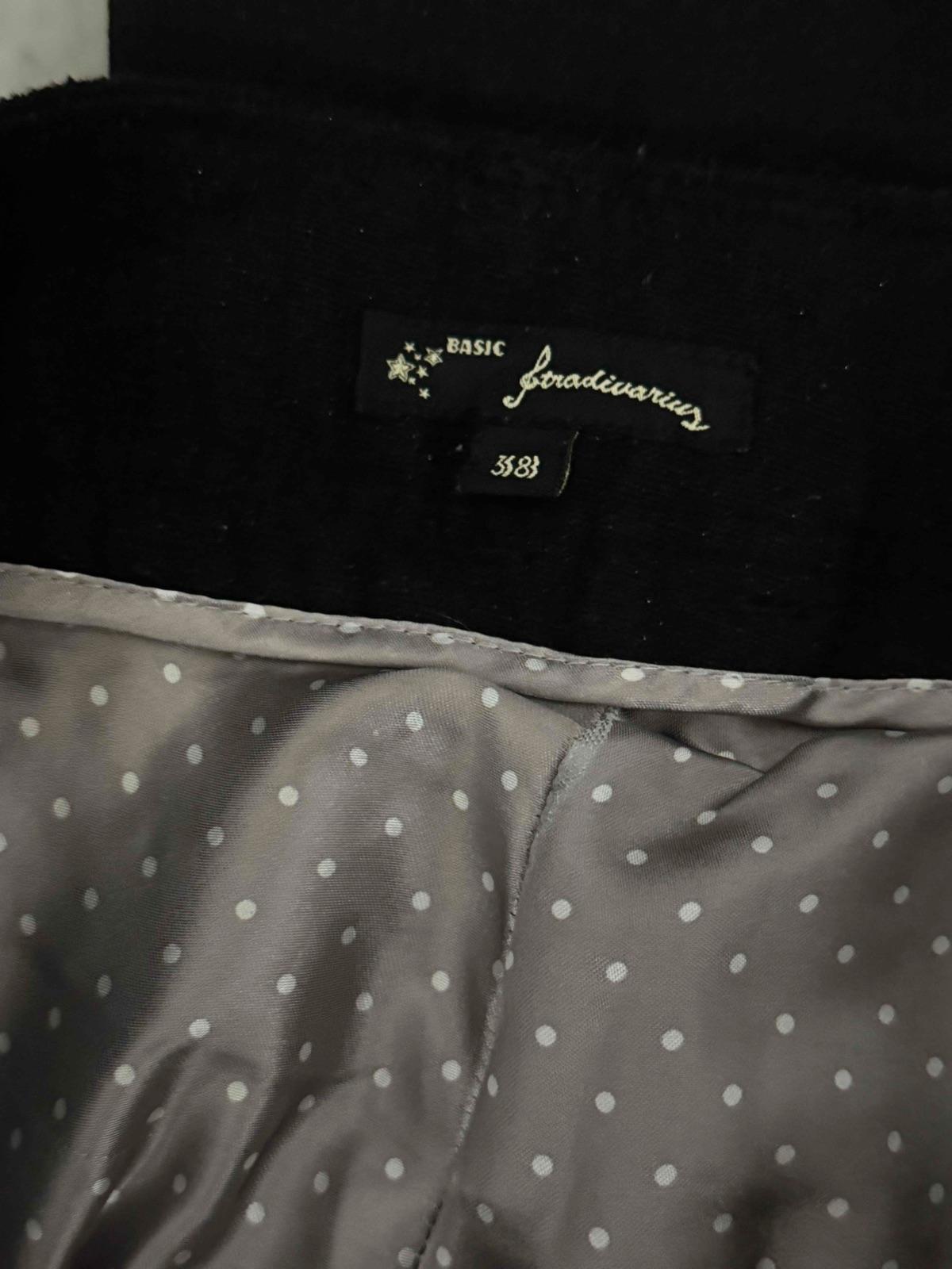 Pantalón negro de mujer, foto 2 de 2