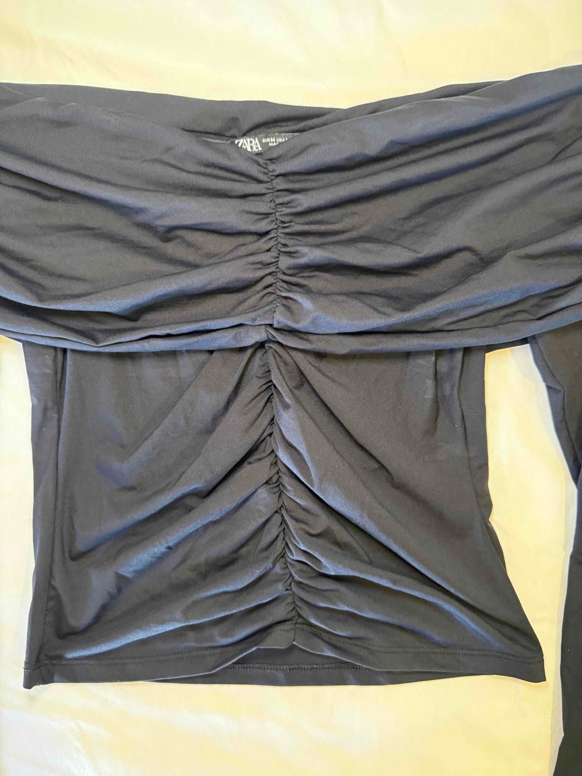 Blusa Negra Zara Manga Larga Drapeada Talla M, foto 2 de 4
