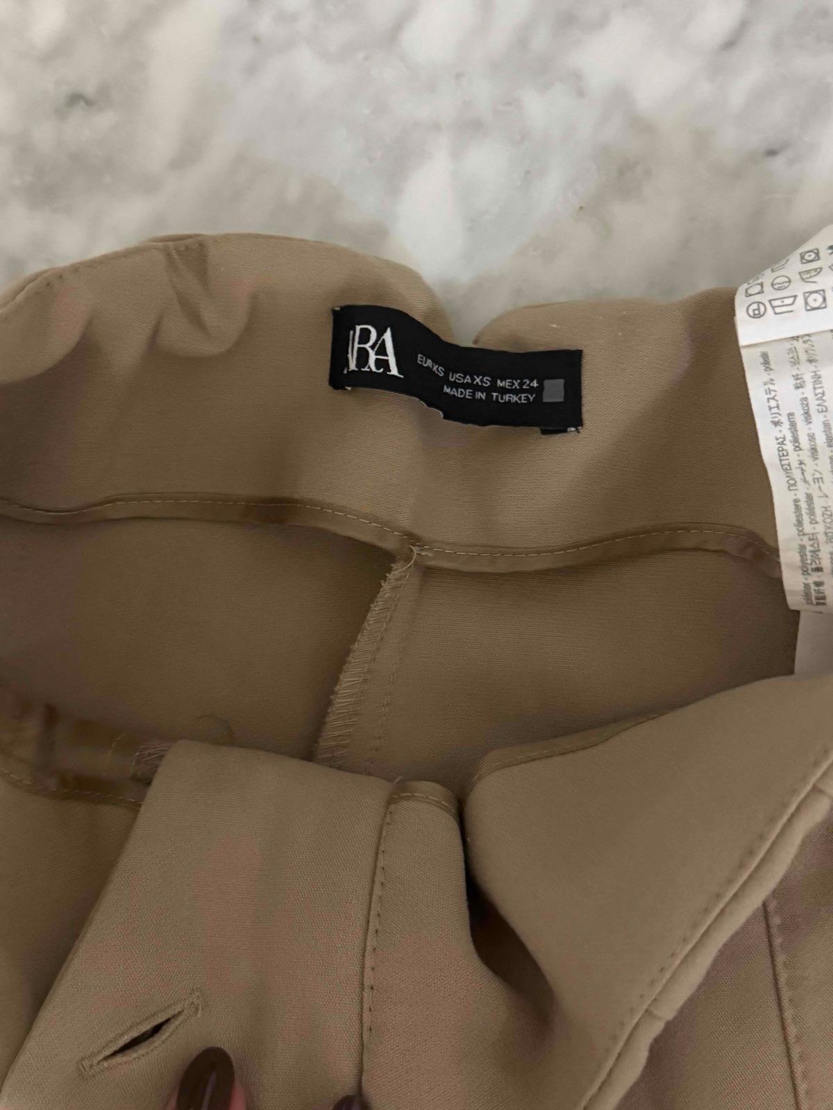 Pantalón ZARA de mujer color caqui talla XS, foto 2 de 2