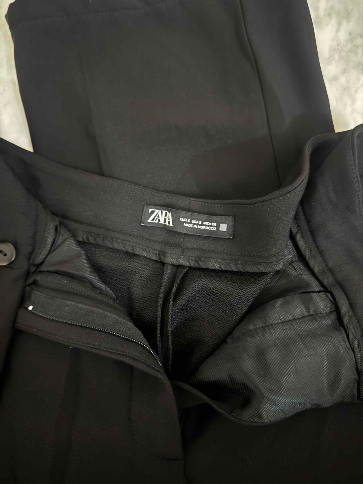 Pantalon negro Zara, foto 2 de 2