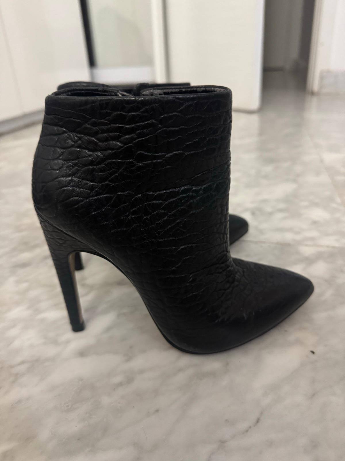 Botines negros de tacón alto, foto 2 de 6