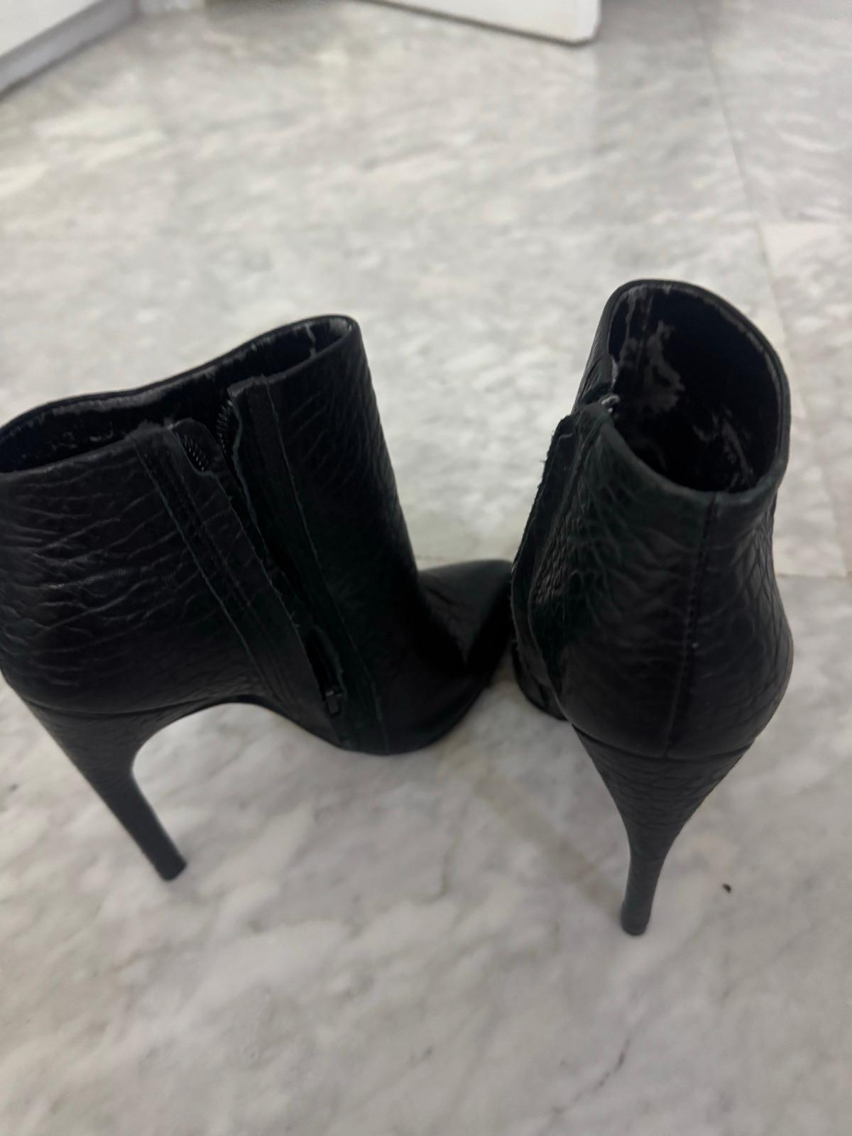 Botines negros de tacón alto, foto 4 de 6