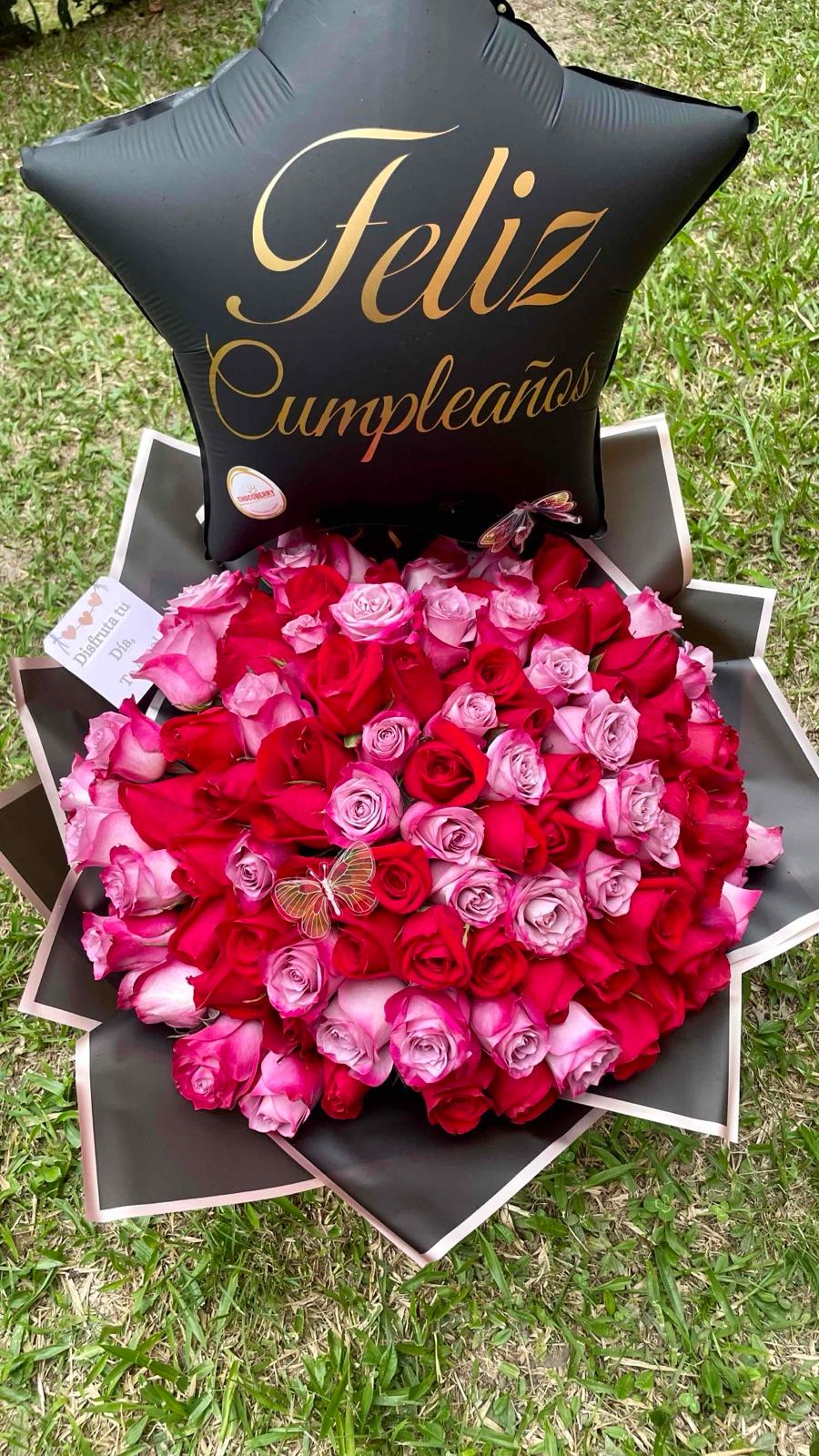Arreglo Floral de Rosas con Globo de Feliz Cumpleaños, foto 4 de 4