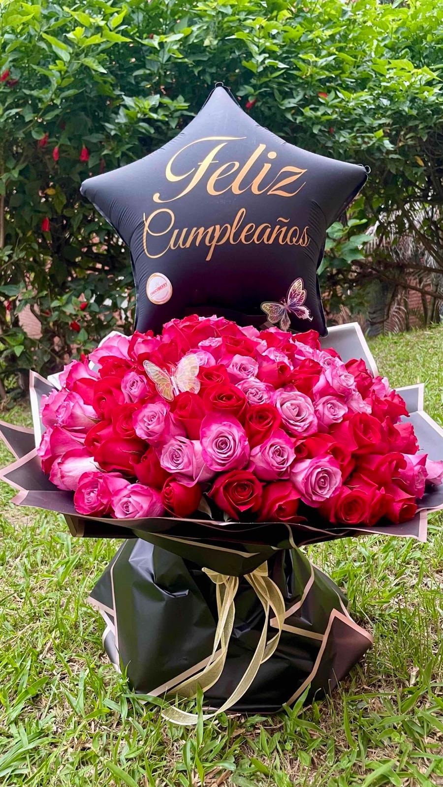 Arreglo Floral de Rosas con Globo de Feliz Cumpleaños, foto 3 de 4