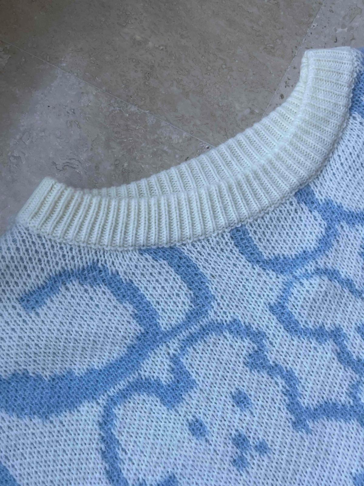 Suéter de punto blanco y azul con estampado de ositos, foto 3 de 4