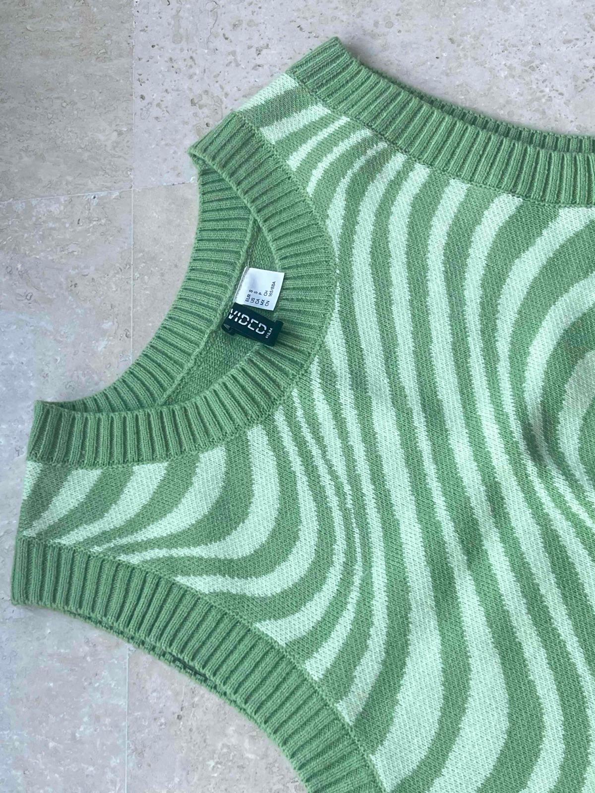 Chaleco Sweater sin mangas verde DIVIDED, foto 2 de 4