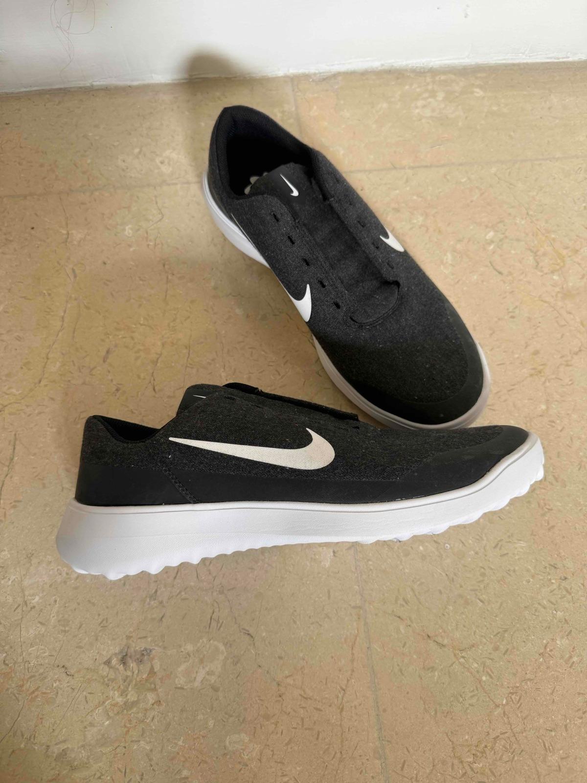 Zapatos Nike Negros y Blancos, foto 4 de 5