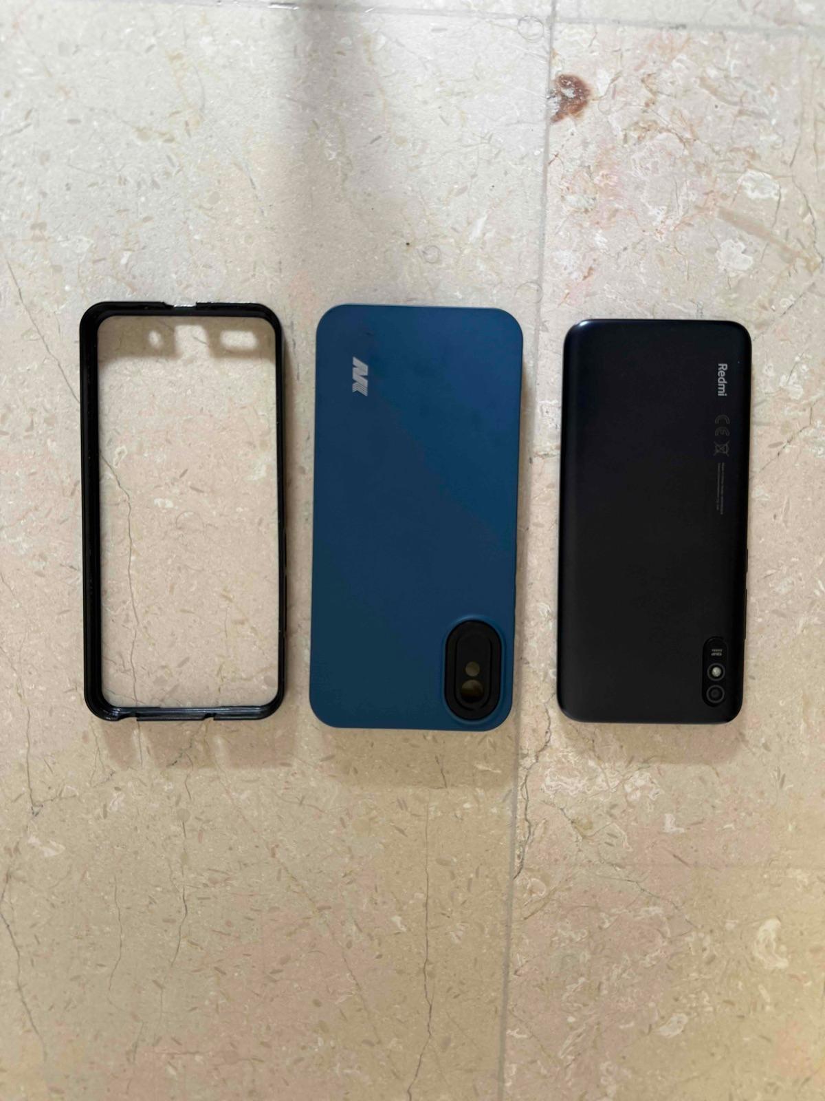Smartphone Redmi Negro con Funda Azul, foto 4 de 4