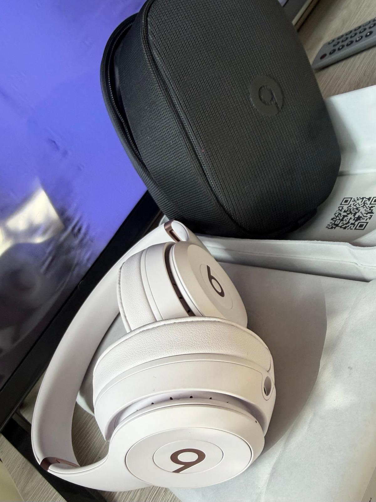 Audífonos Beats Solo 4 Inalámbricos Rosados, foto 2 de 4