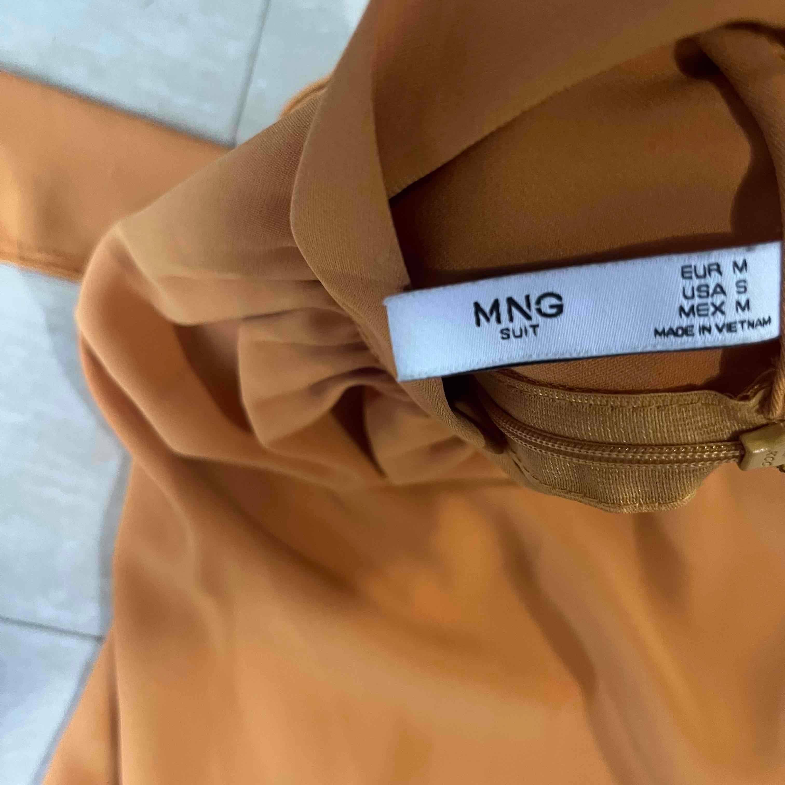 Blusa MNG, foto 2 de 6