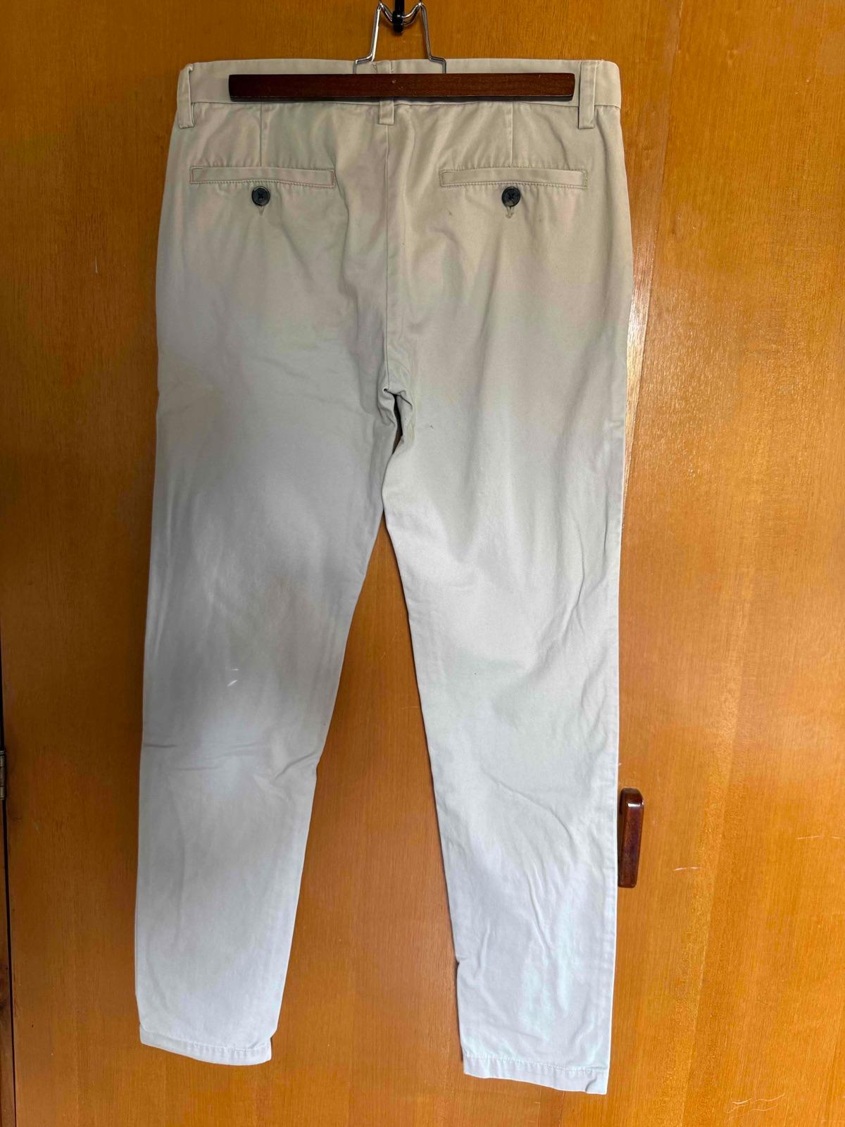 Pantalón casual Old Navy Slim Fit para hombre, foto 3 de 3