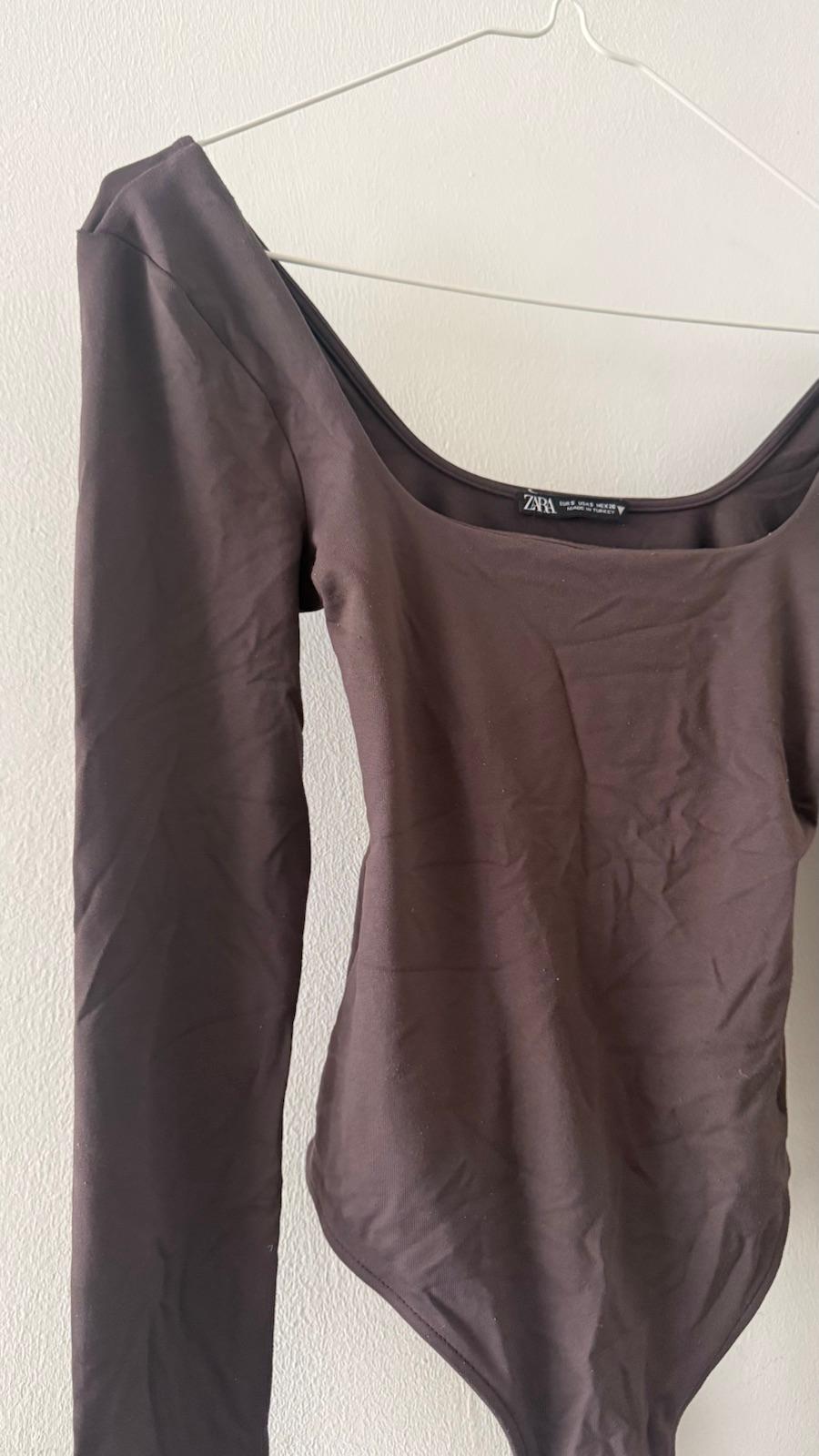 Body de manga larga color marrón Zara, foto 2 de 2