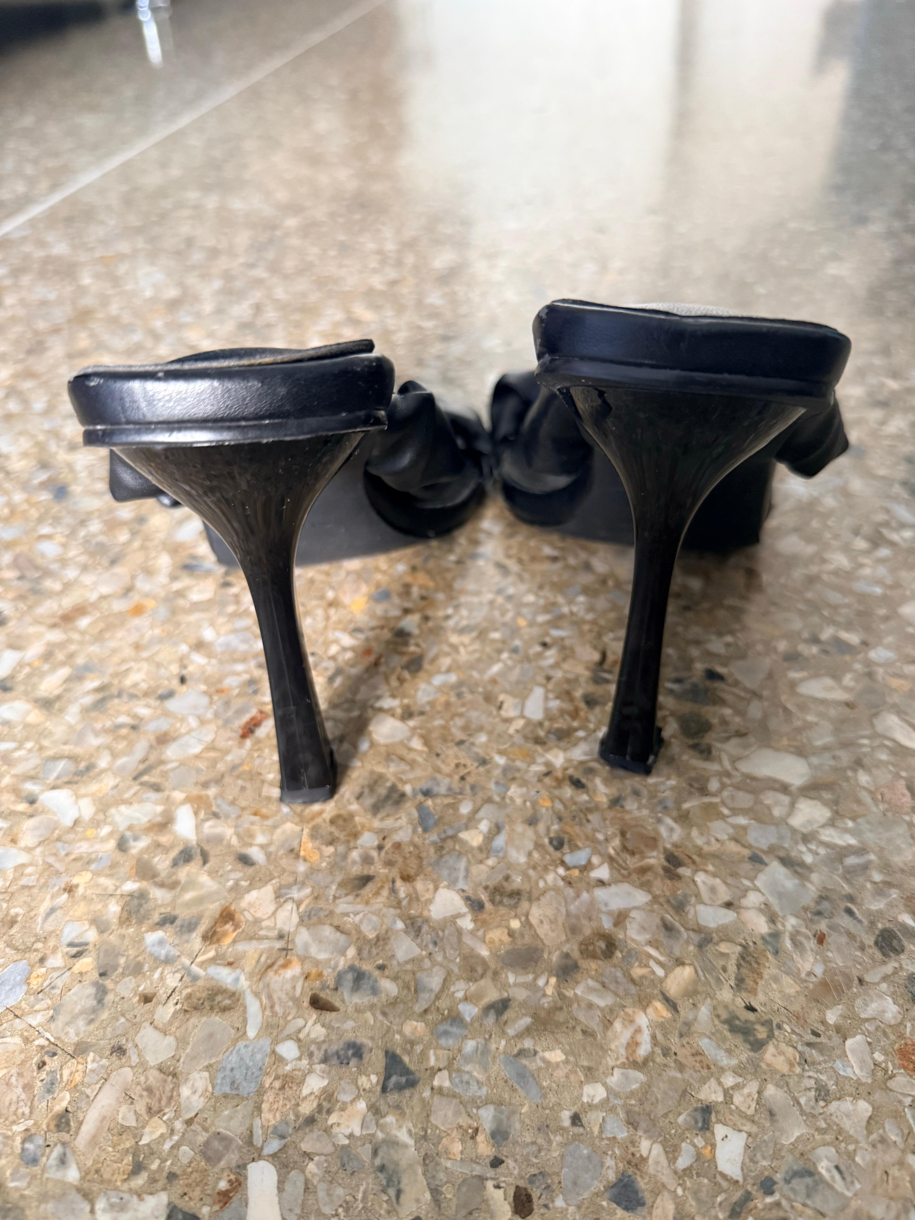 Tacones negros, foto 4 de 4