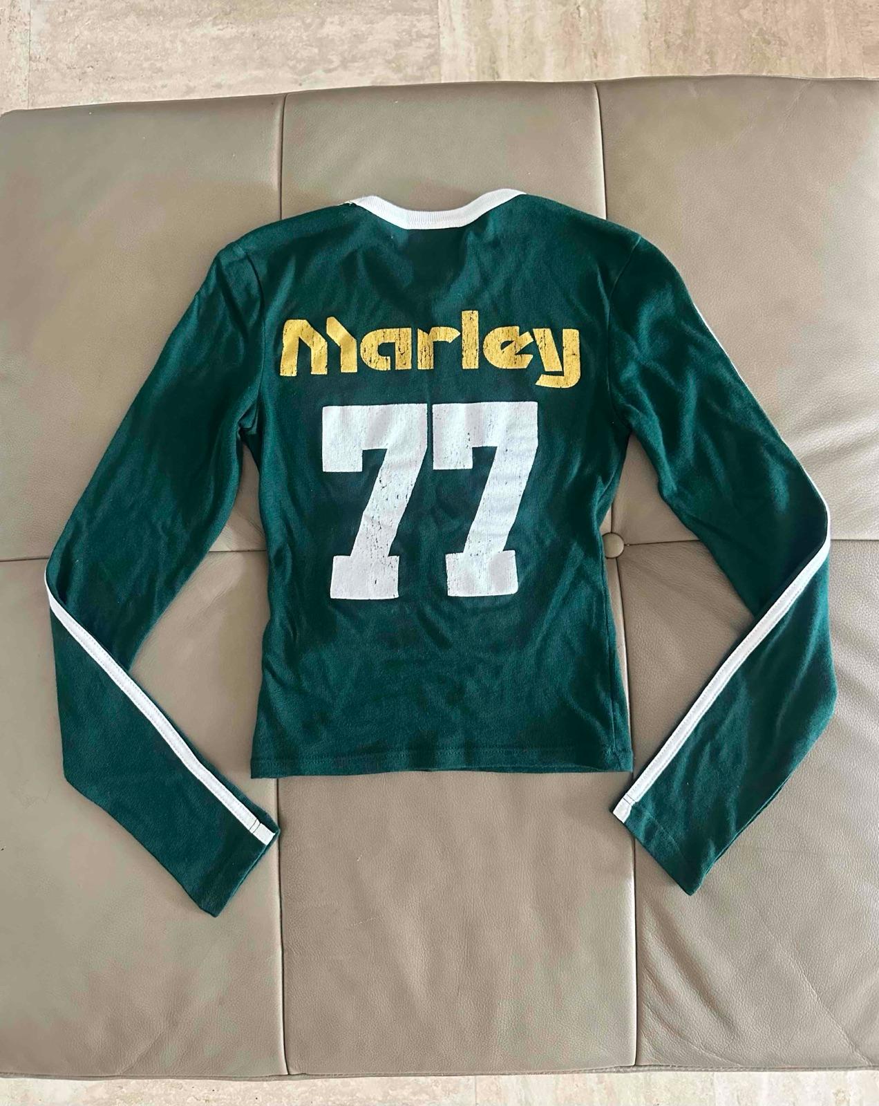 Camisa verde manga larga Bob Marley de Bershka, foto 2 de 2