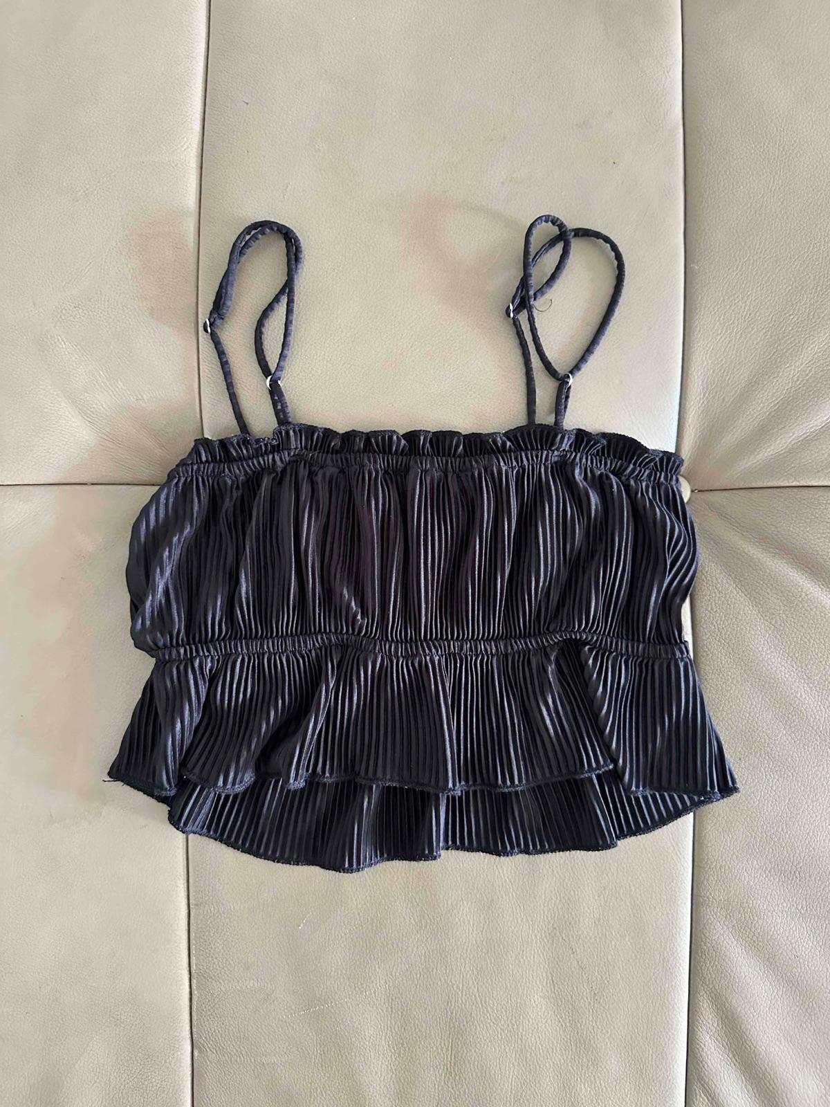Top Negro Plisado Bershka de Tirantes Ajustables, foto 2 de 2