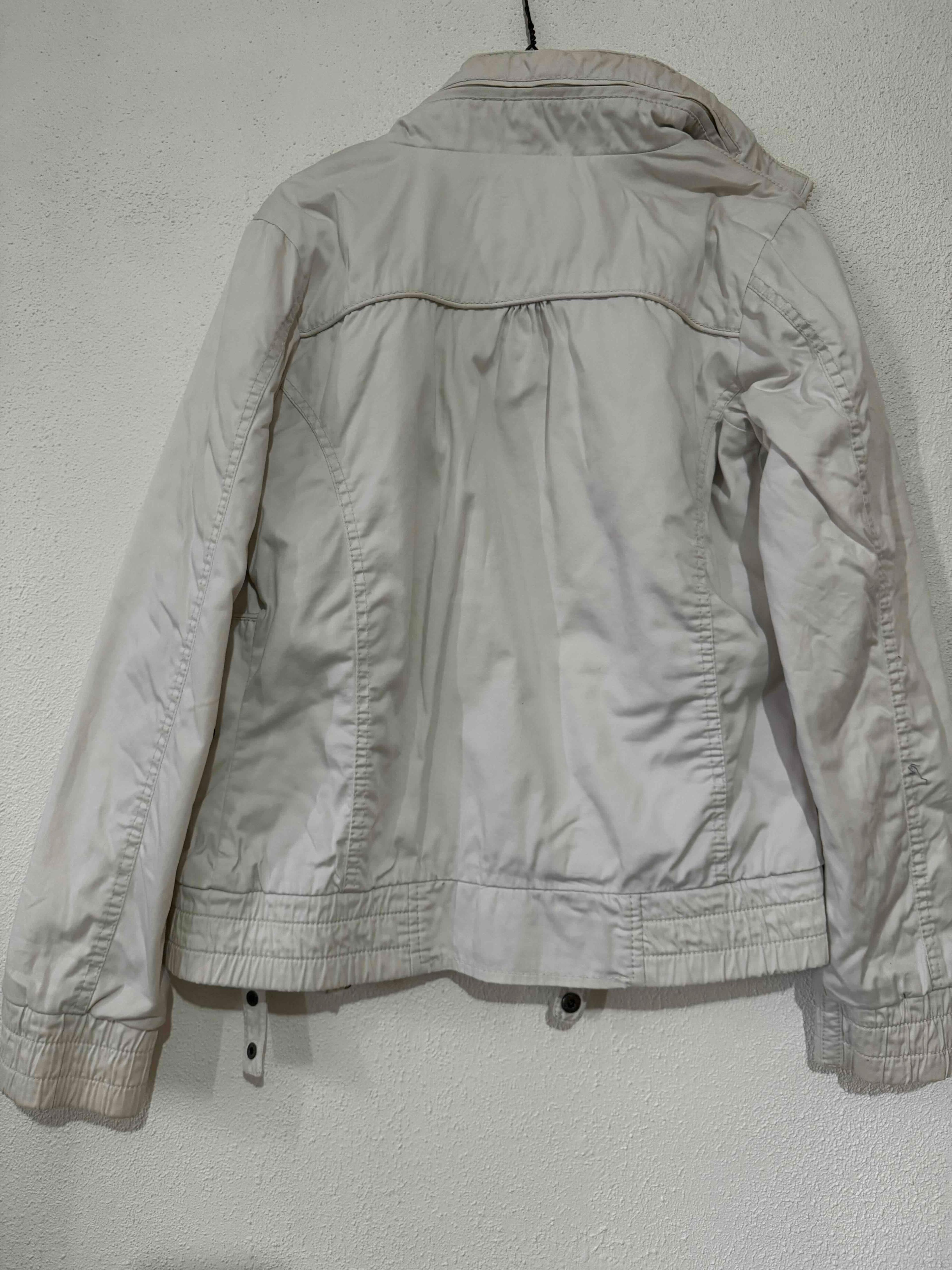Chaqueta blanca, foto 2 de 2