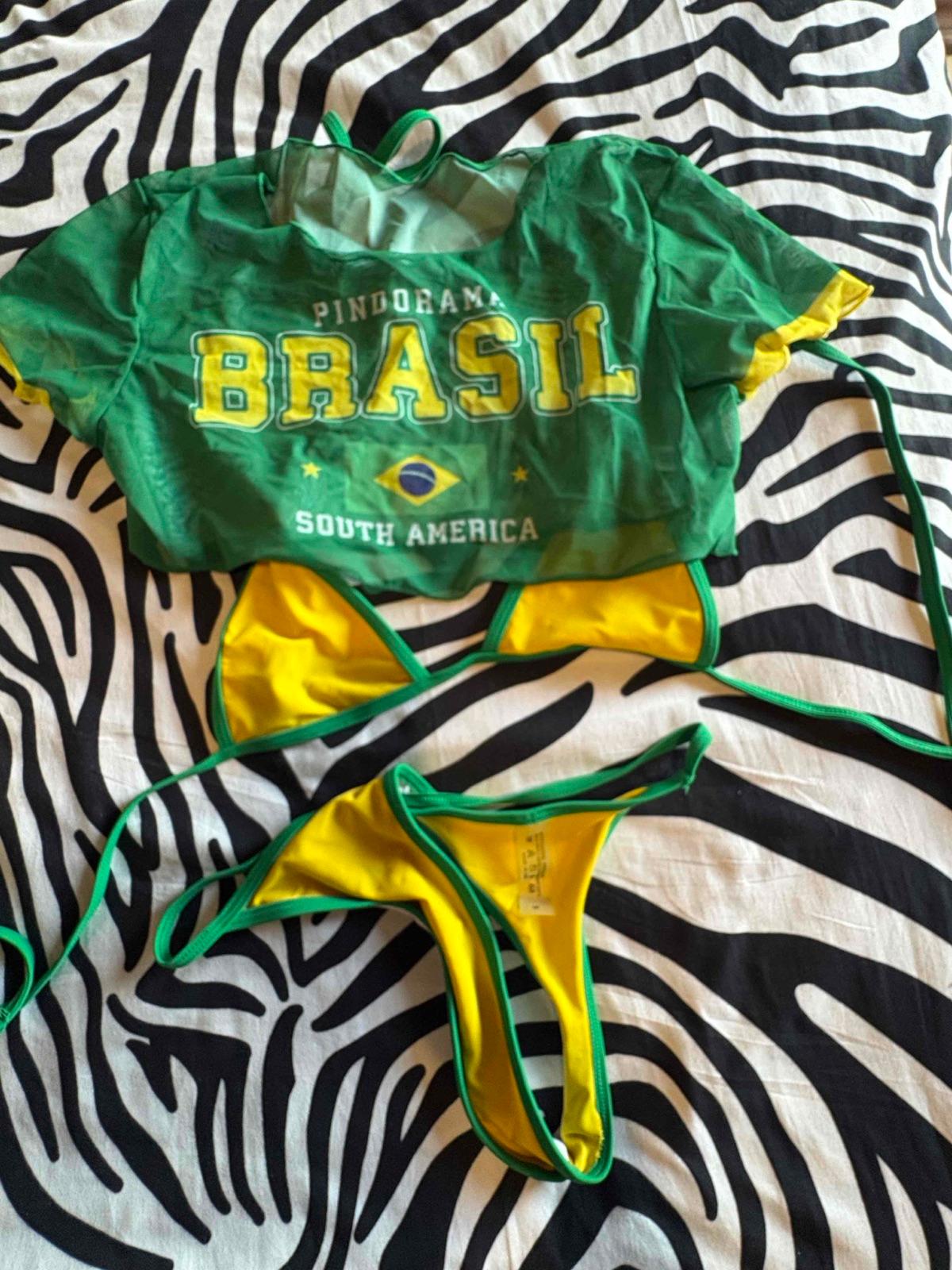 Traje de baño de dos piezas amarillo y verde con camisa de malla, foto 2 de 4