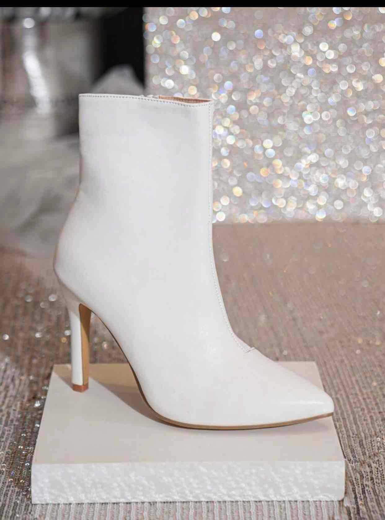 Botines blancos de tacón alto, foto 2 de 3