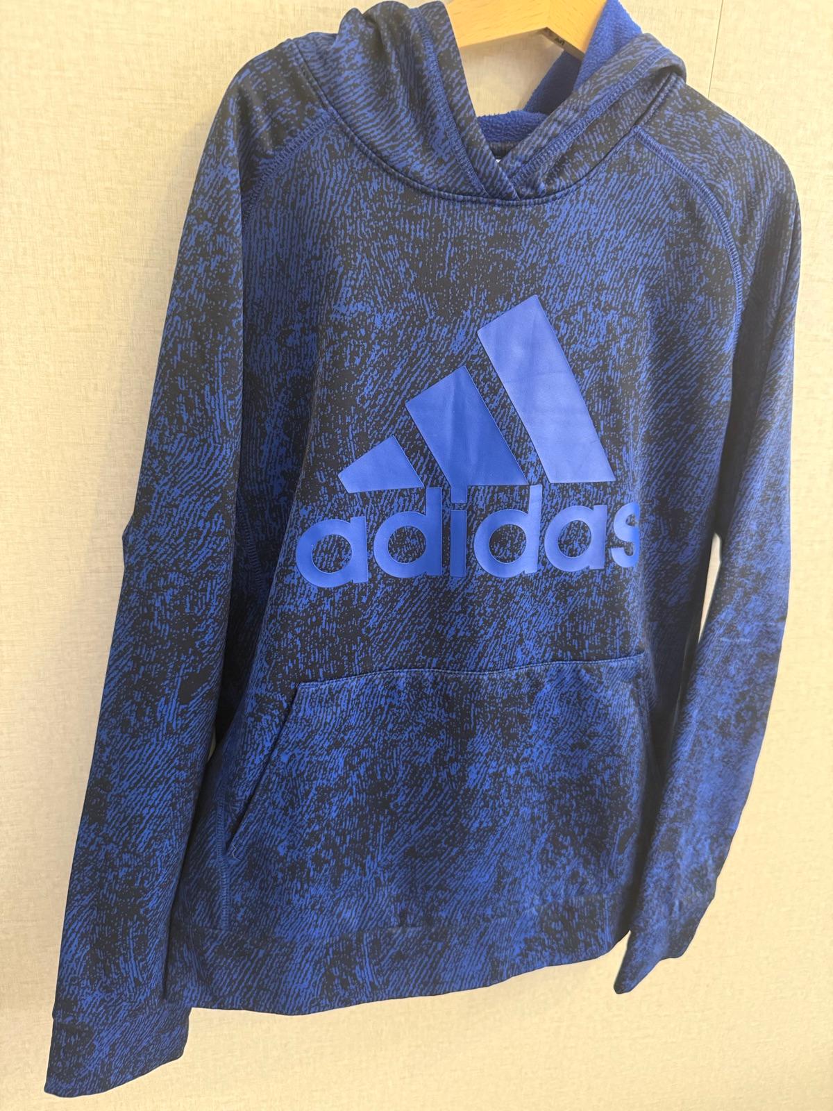 Suéter con capucha Adidas azul y negro, foto 1 de 6