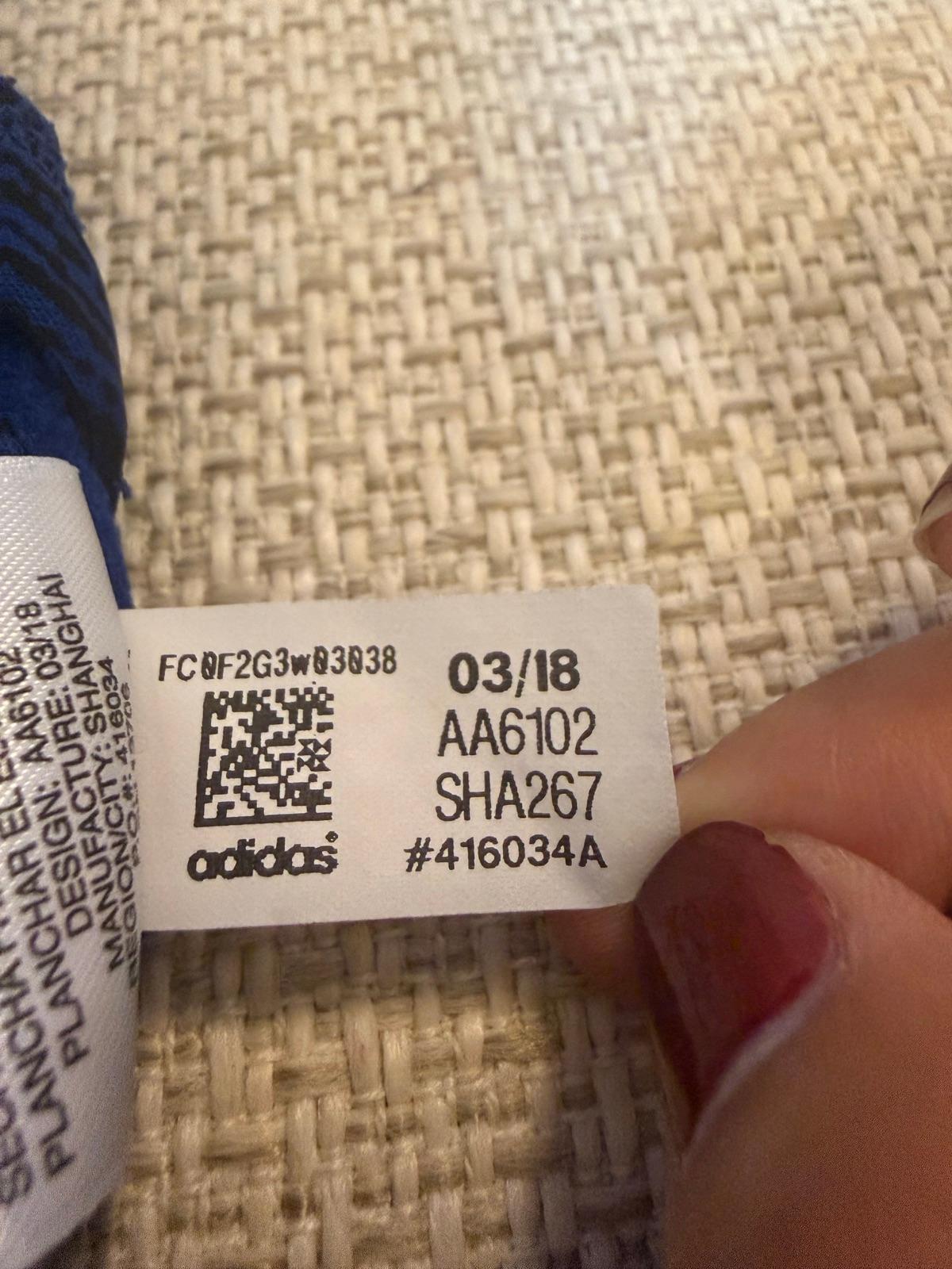 Suéter con capucha Adidas azul y negro, foto 6 de 6