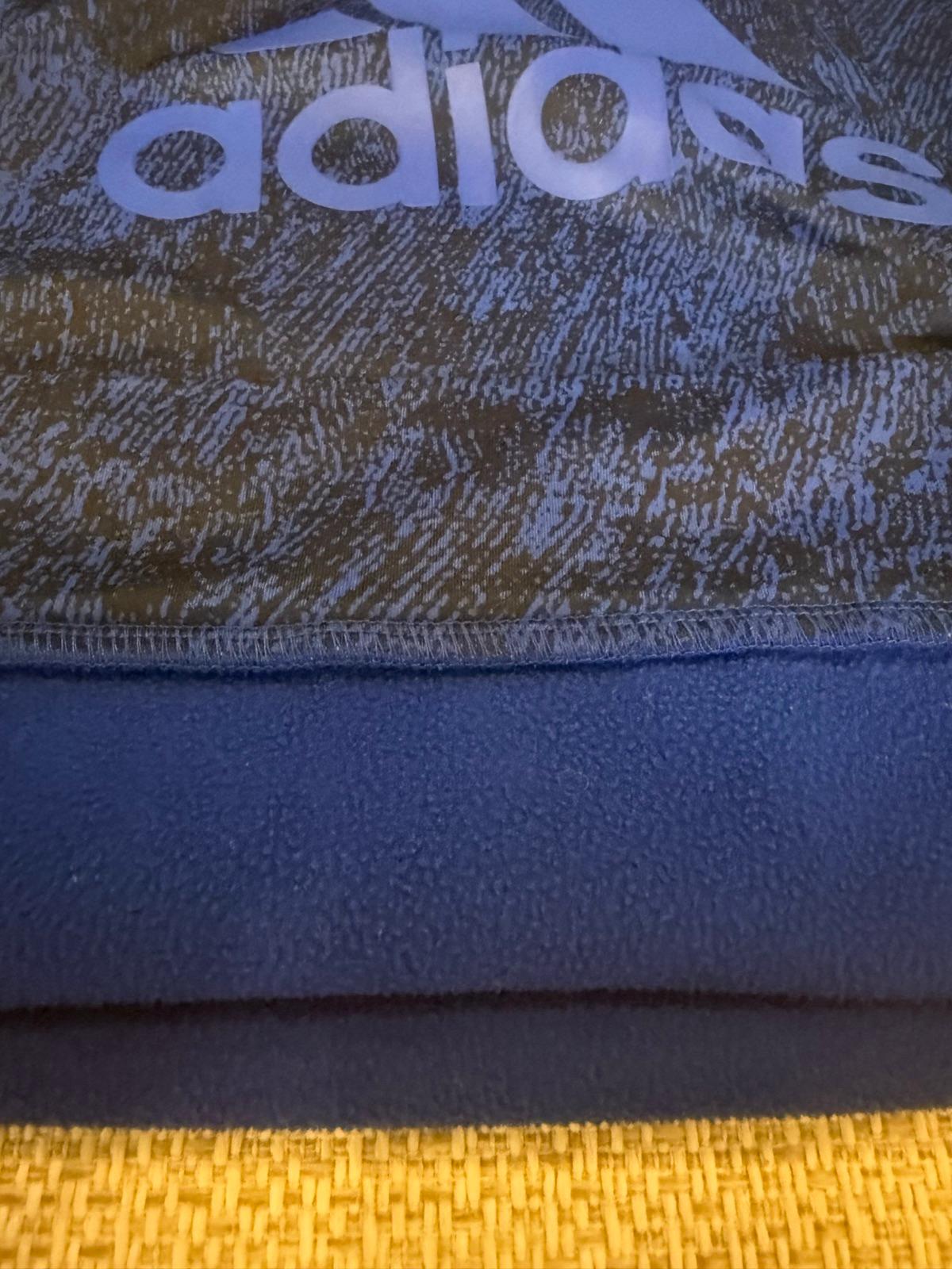Suéter con capucha Adidas azul y negro, foto 4 de 6
