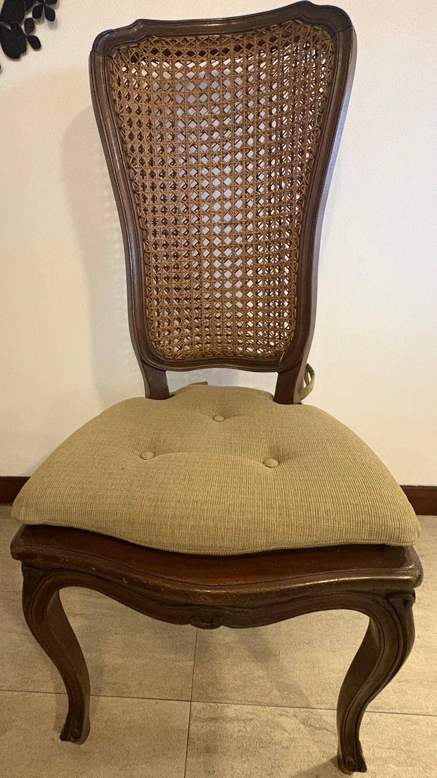 Silla de madera con respaldo de mimbre y cojín, foto 4 de 4