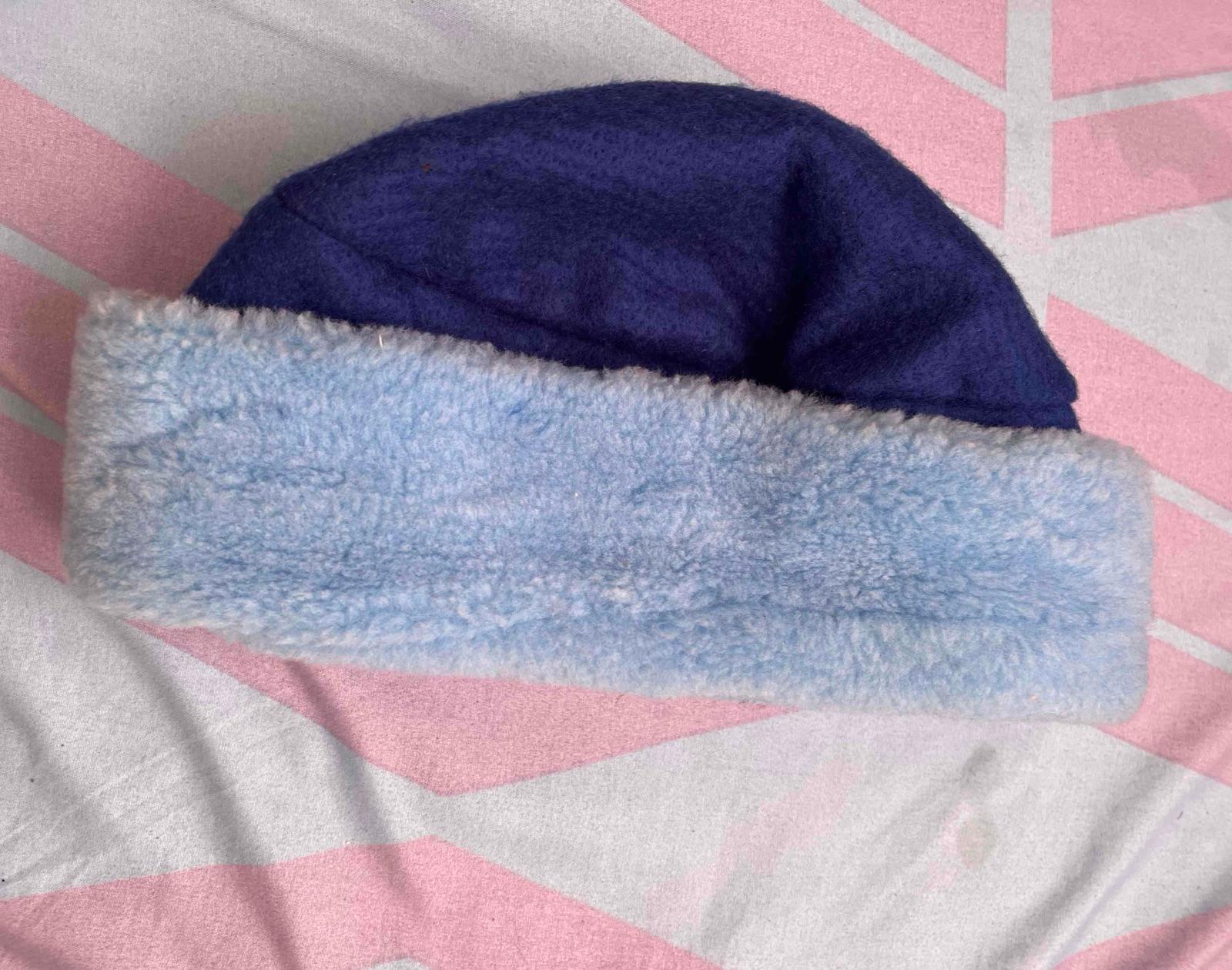 Gorro azul oscuro y celeste con borrego, foto 2 de 4
