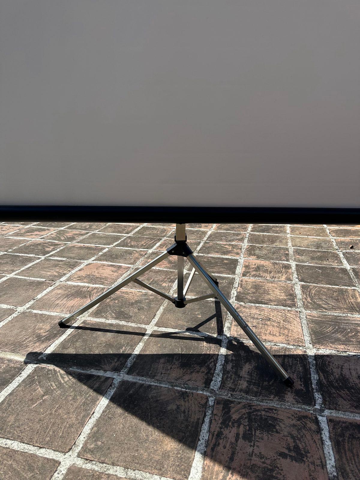 Pantalla de proyección con trípode, foto 2 de 8