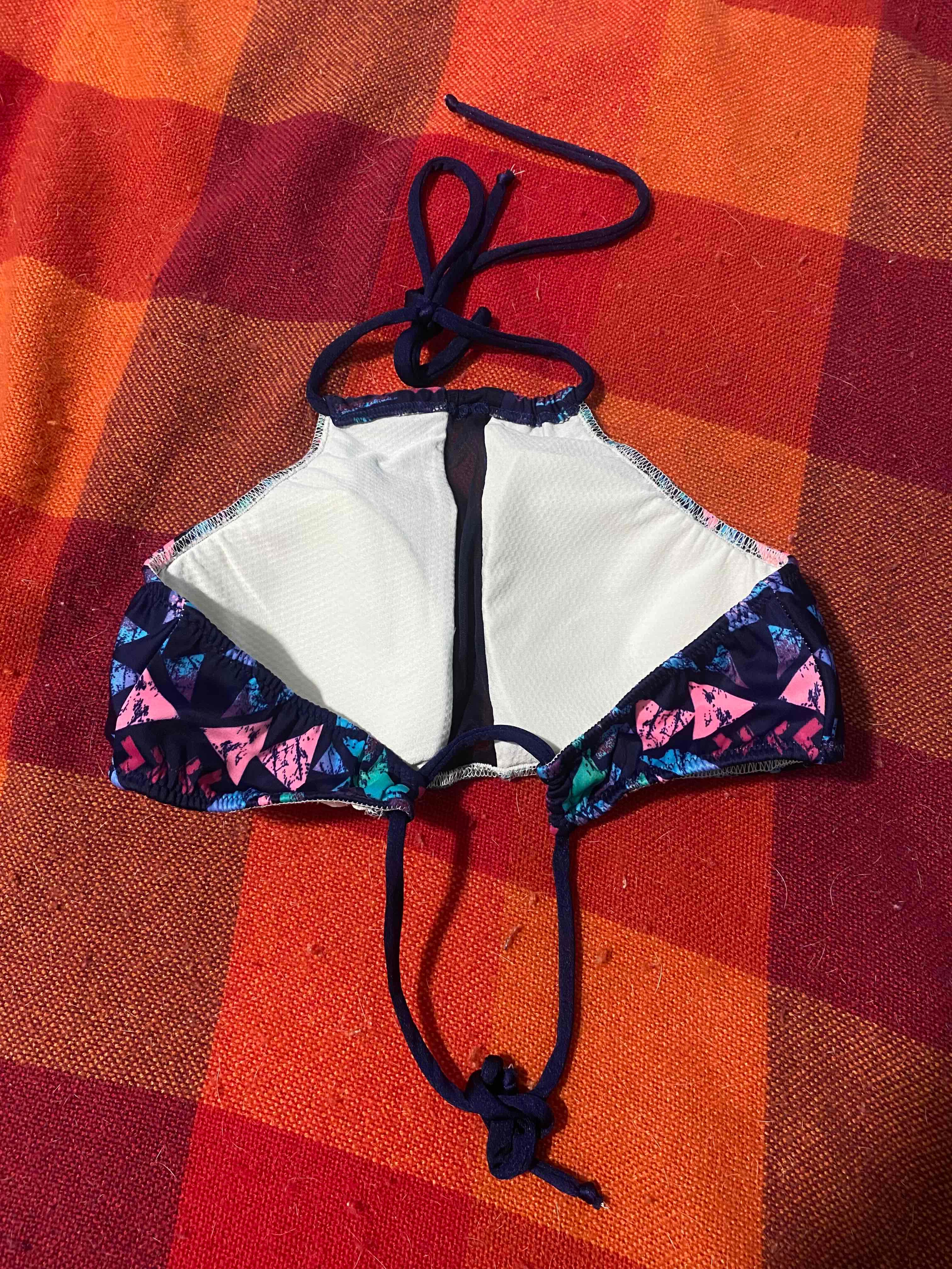 Top traje de baño tribal, foto 2 de 2